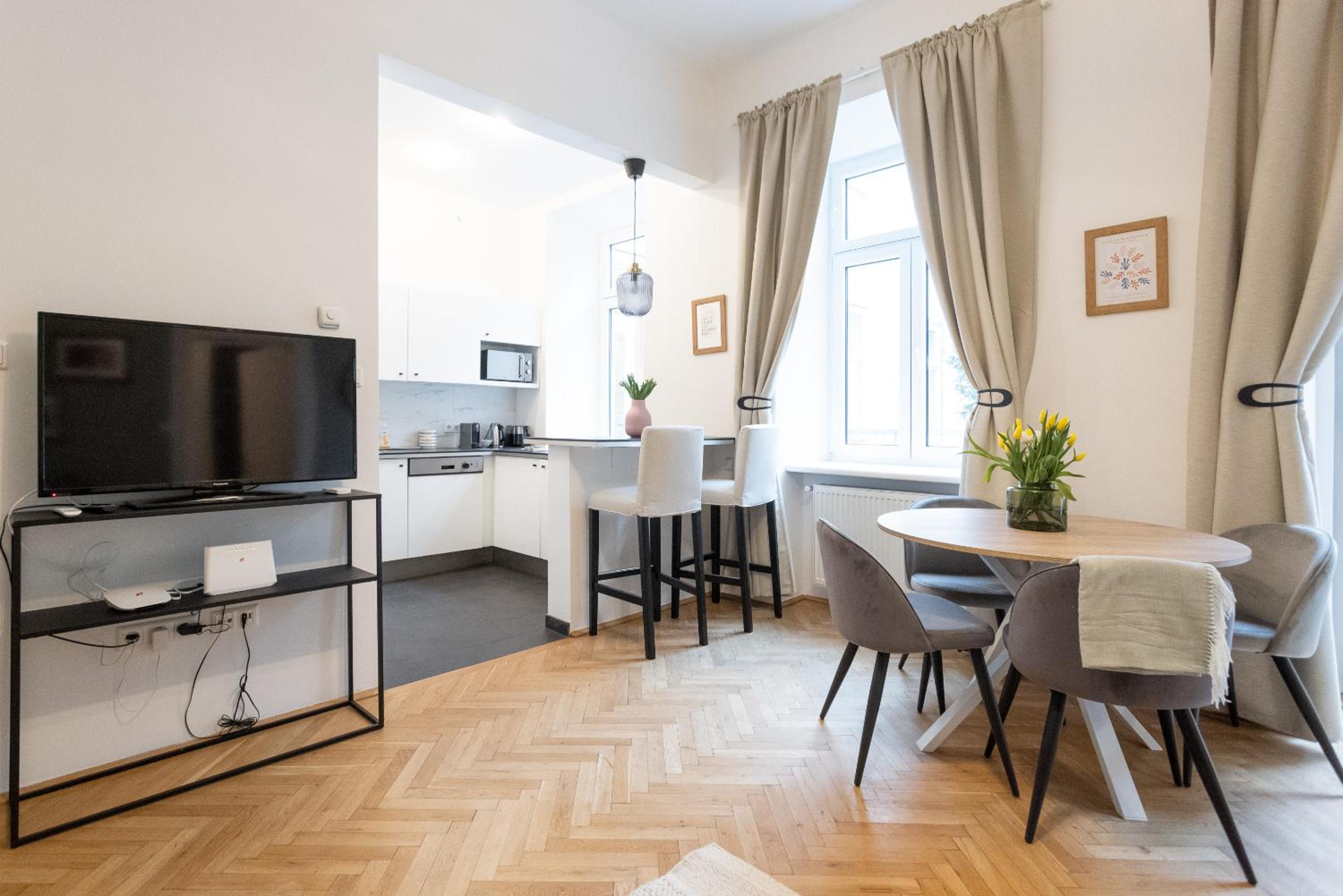 Apartment with balcony - trendy neighborhood