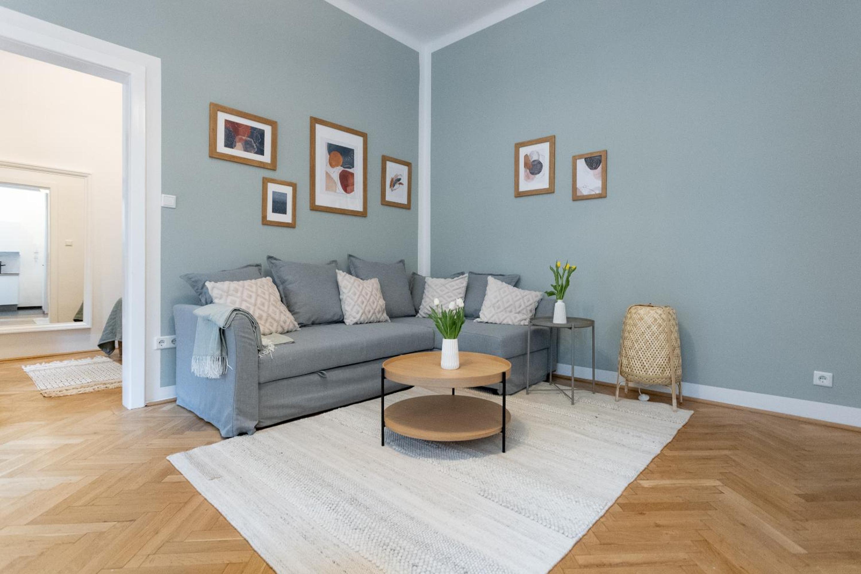 Apartment with balcony - trendy neighborhood