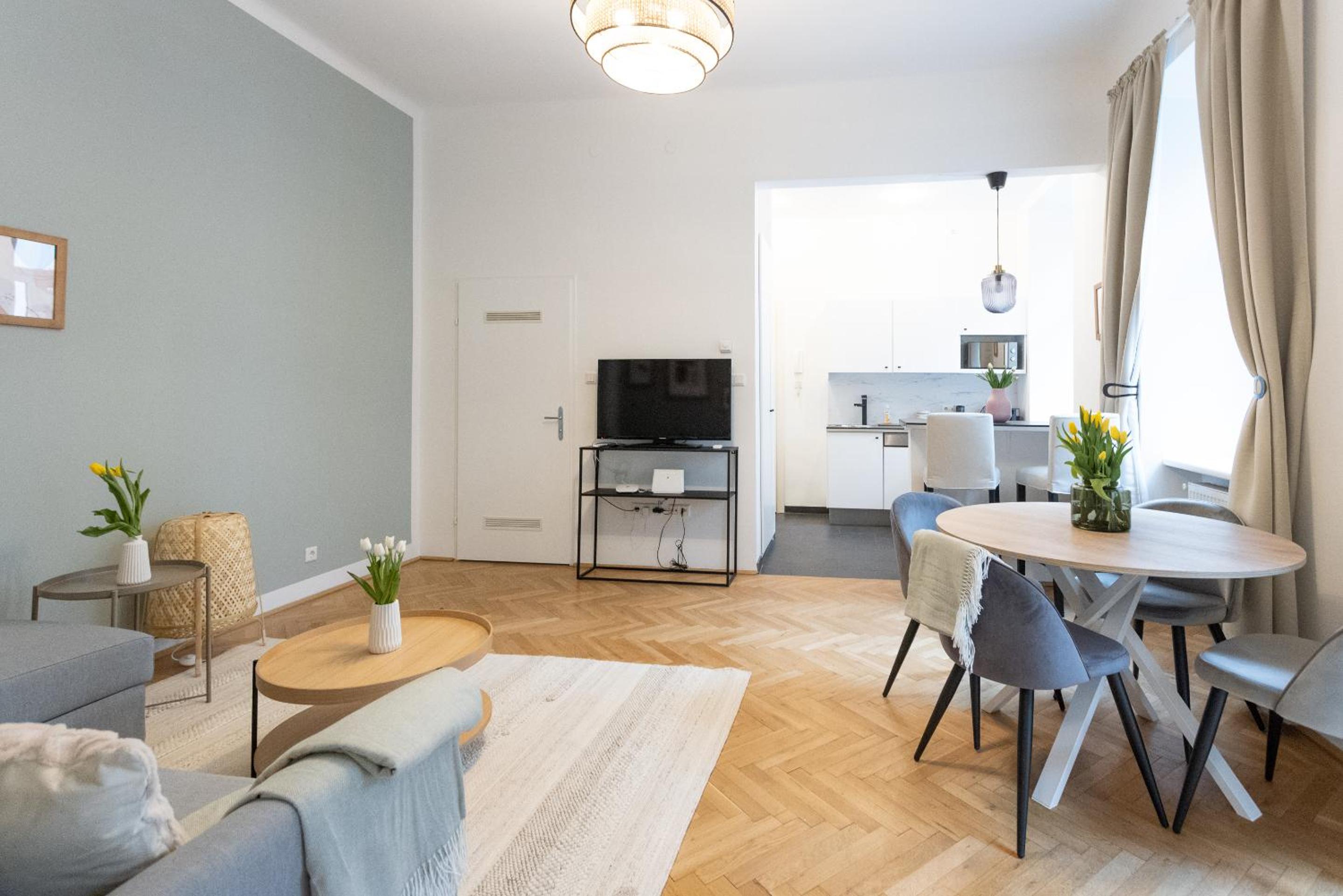 Apartment with balcony - trendy neighborhood