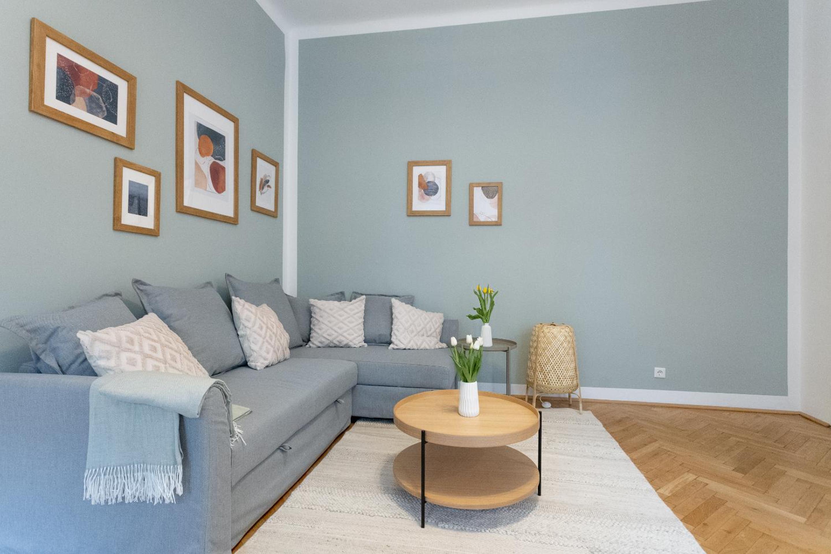 Apartment with balcony - trendy neighborhood