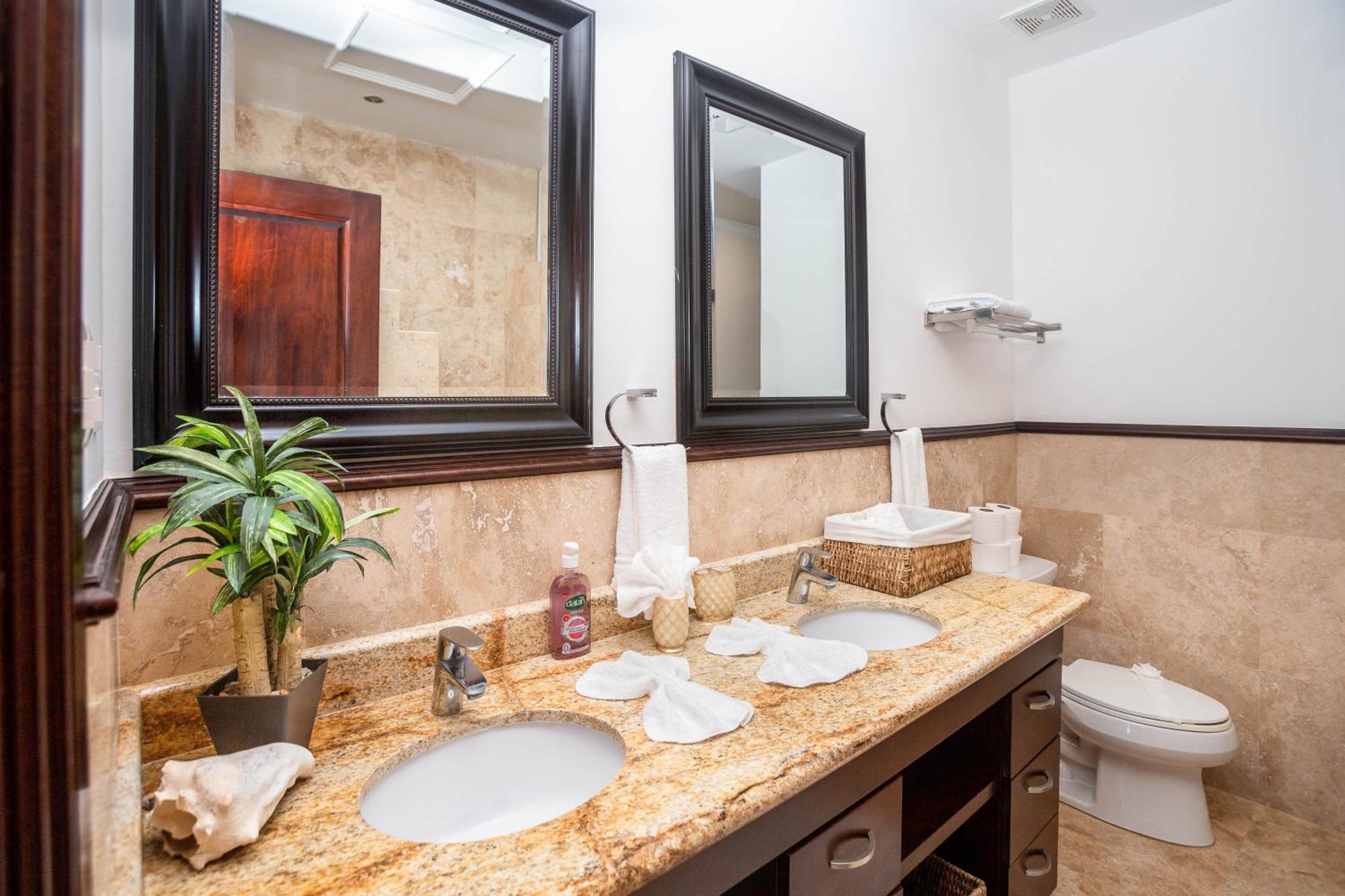 Pristine Bay Villa 1304 with large pool - 3 bedroom condo view 2