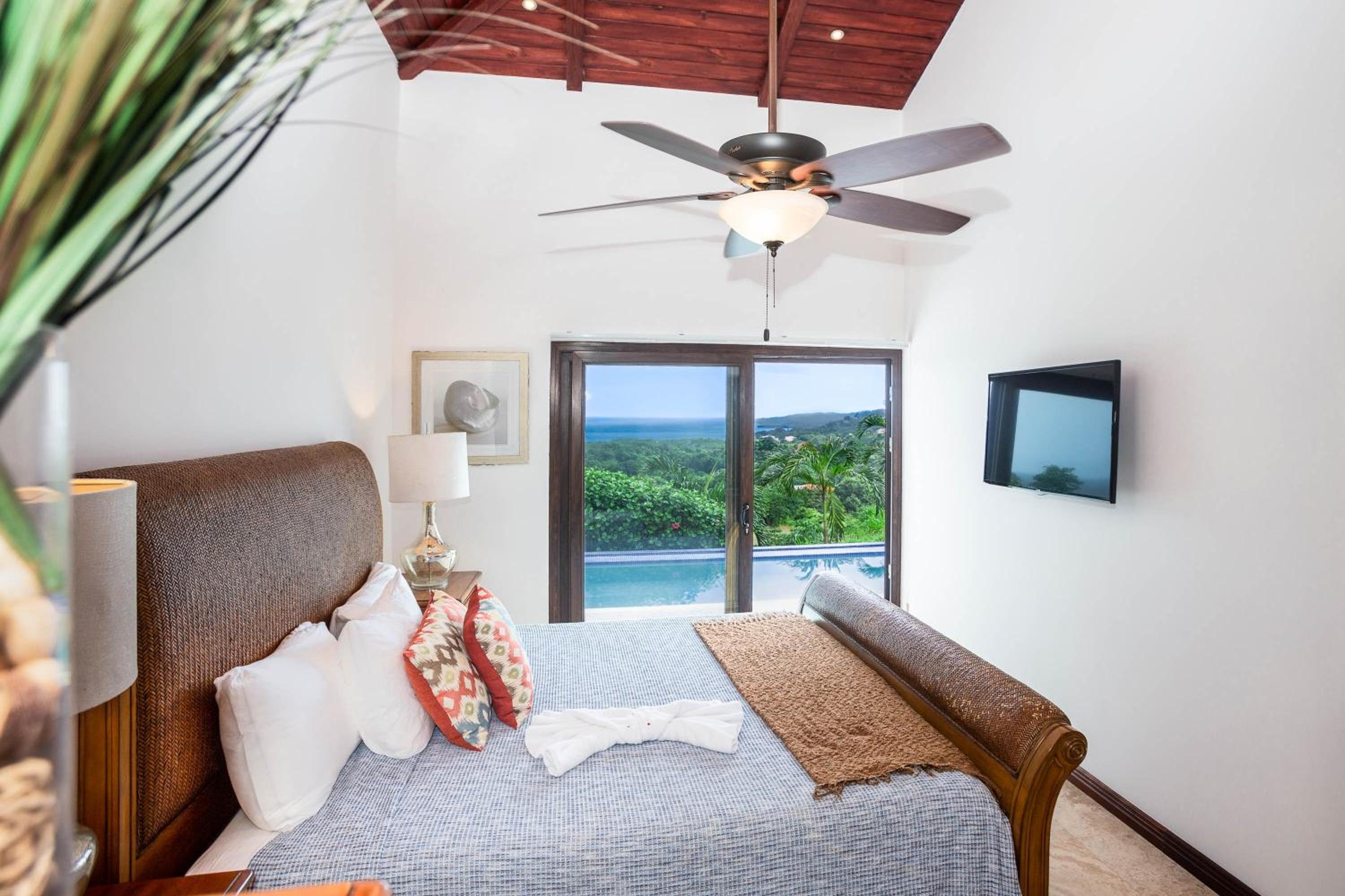 Pristine Bay Villa 1304 with large pool - 3 bedroom condo view 3