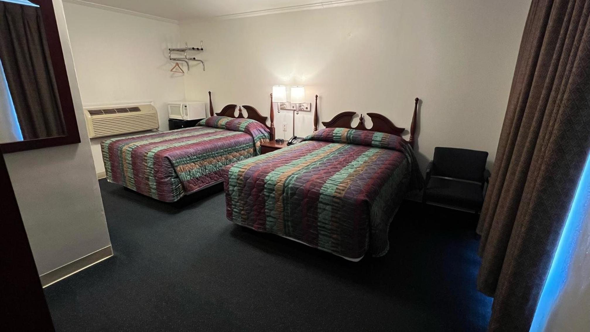 Four Oaks Lodging