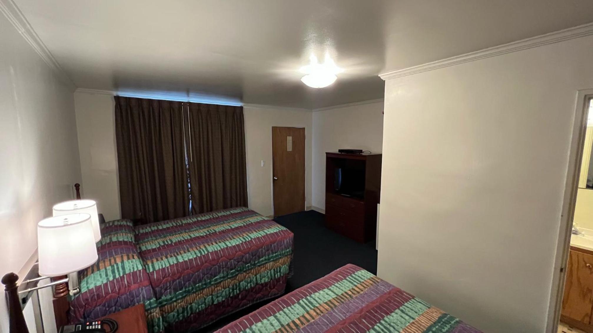 Four Oaks Lodging