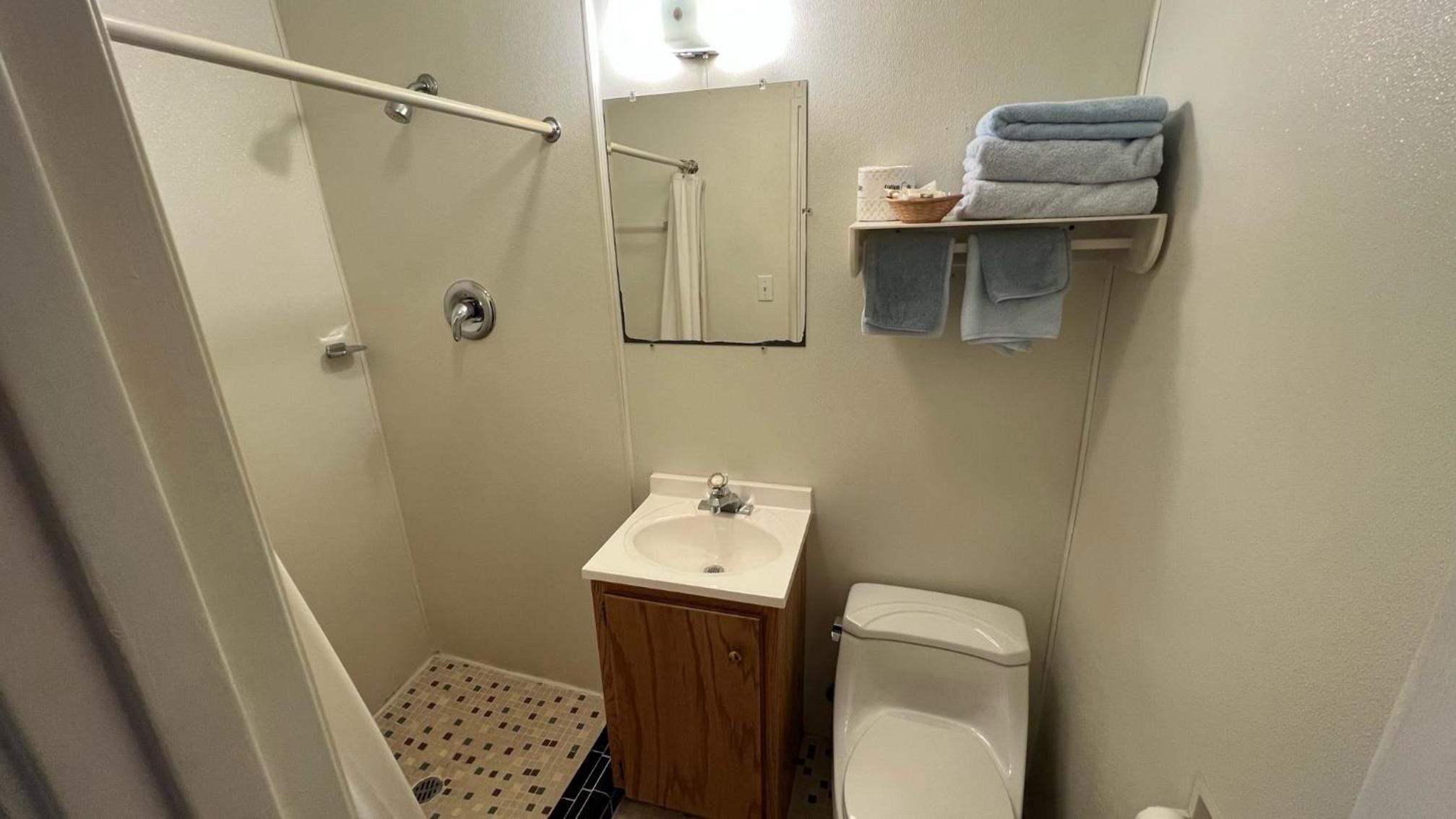 Four Oaks Lodging