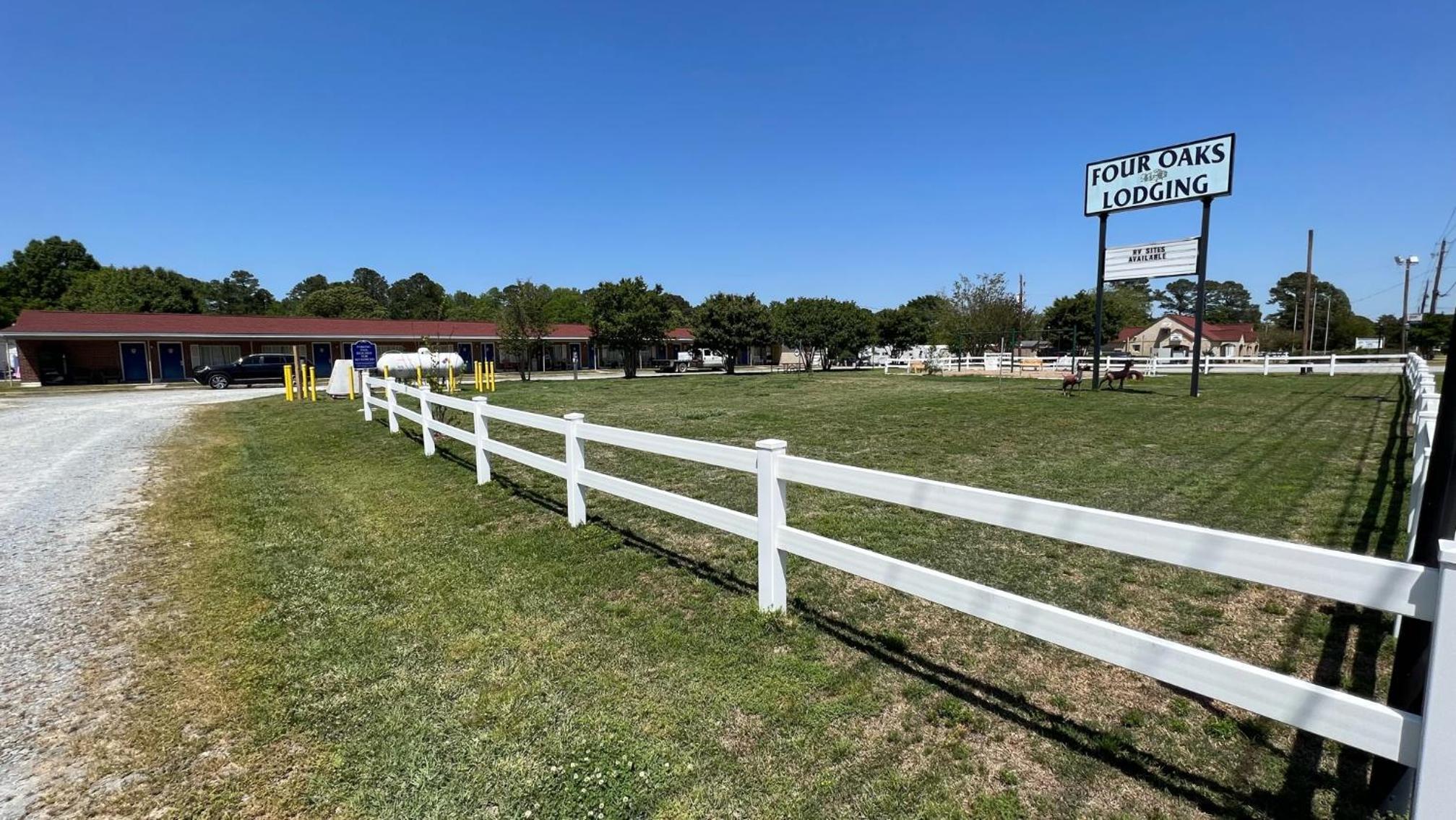 Four Oaks Lodging
