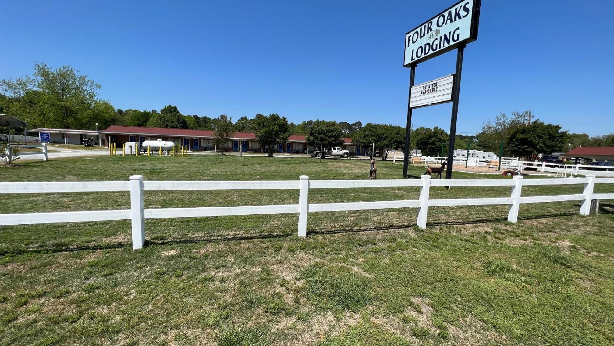 Four Oaks Lodging