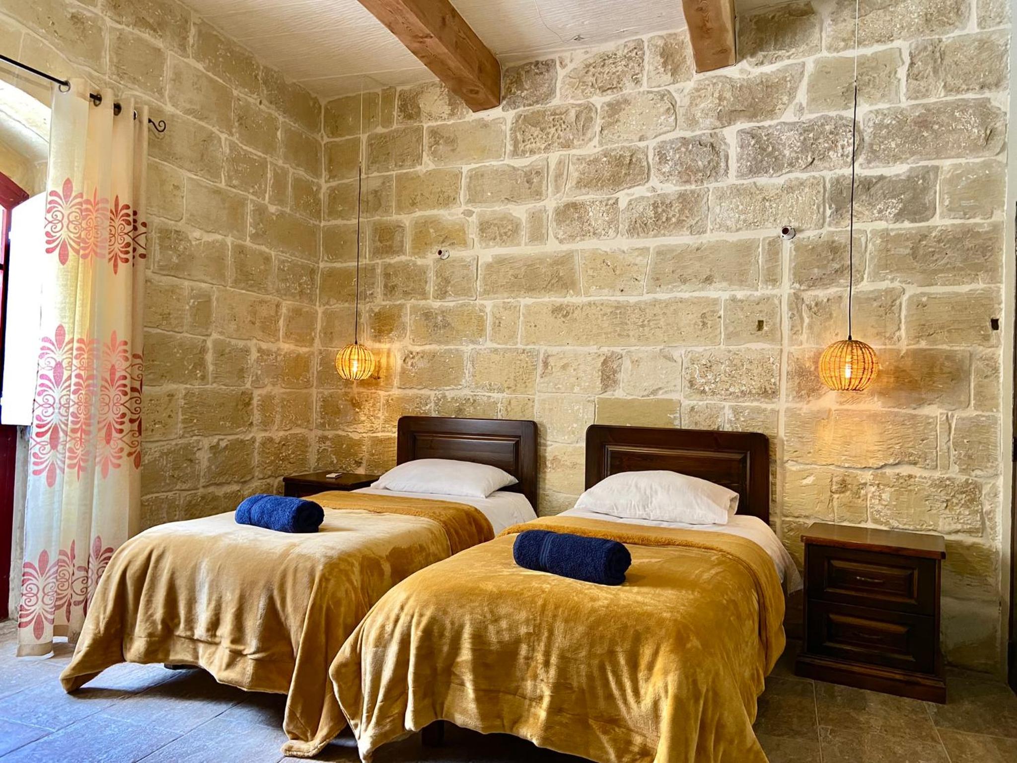 Ta Lucija - Luxurious 6 Bedroom/En suite Villa - Pool / AC view 4