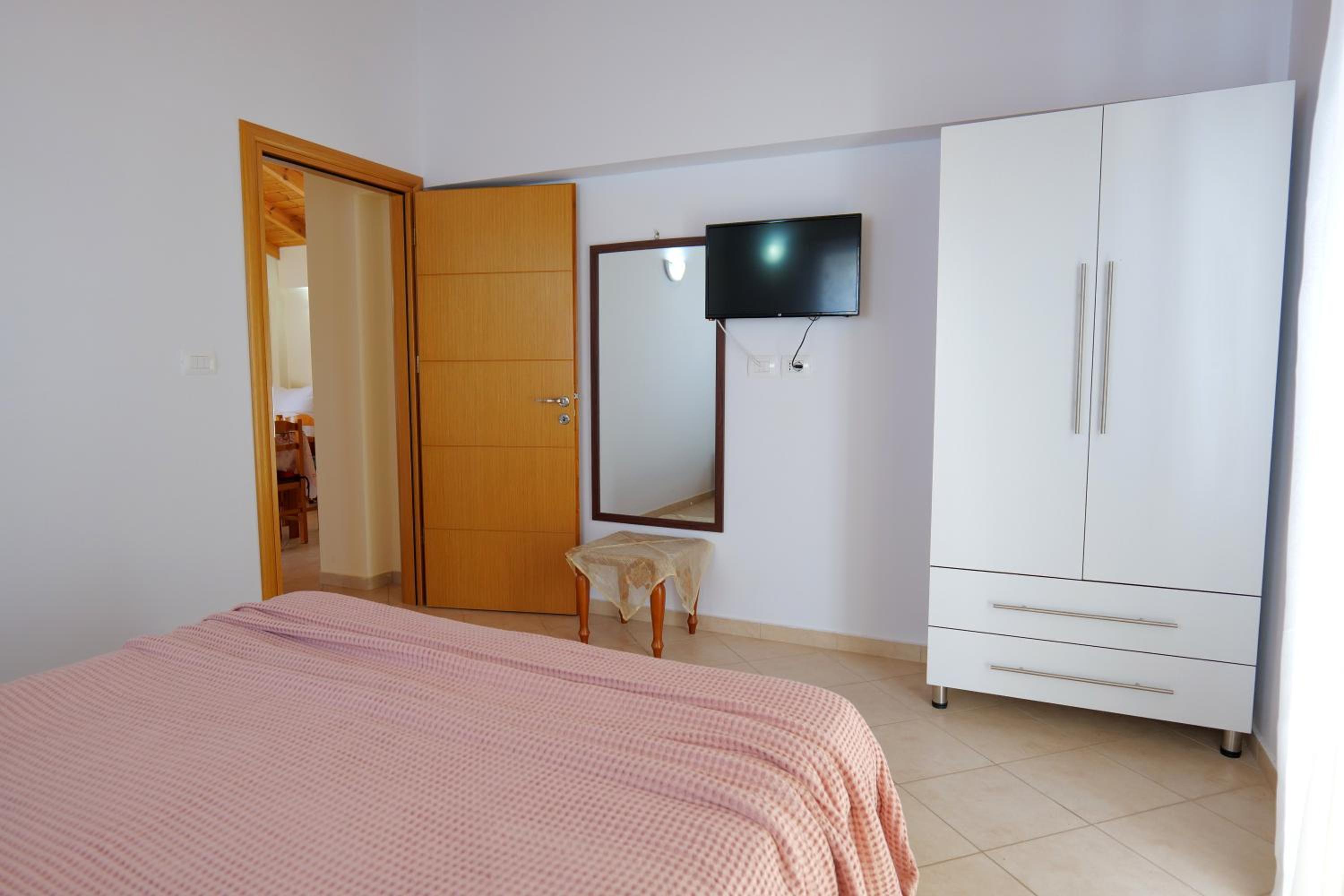Kristal Apartments