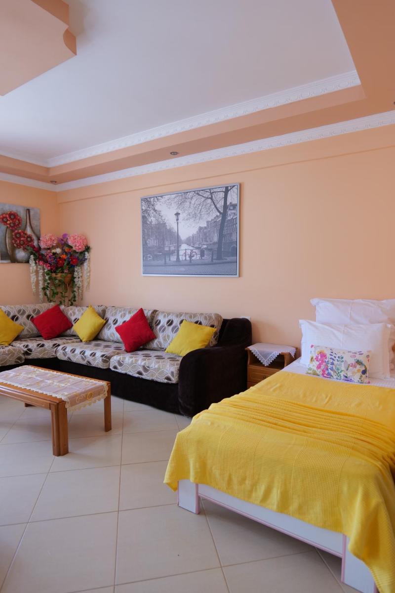 Kristal Apartments