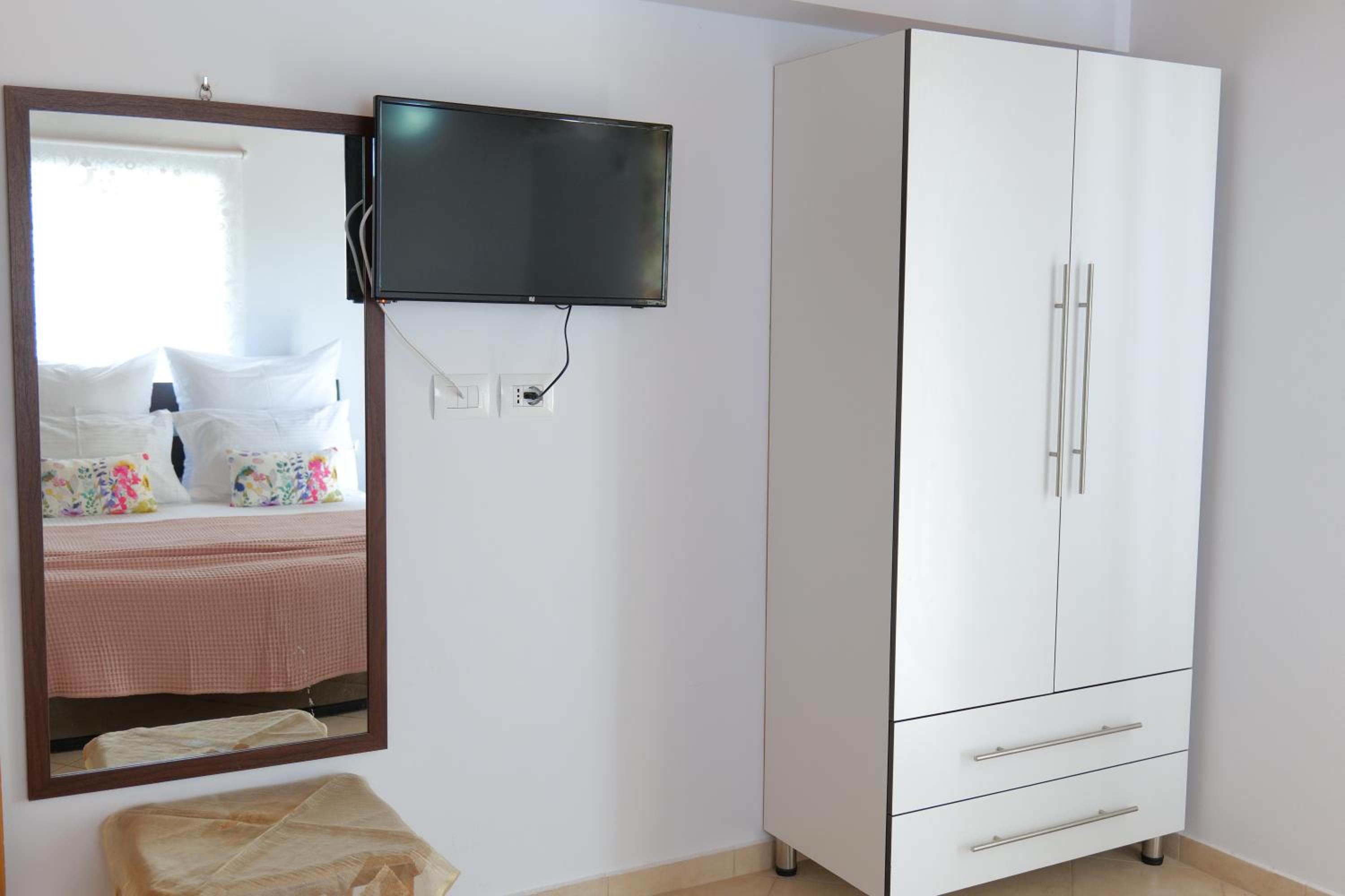 Kristal Apartments