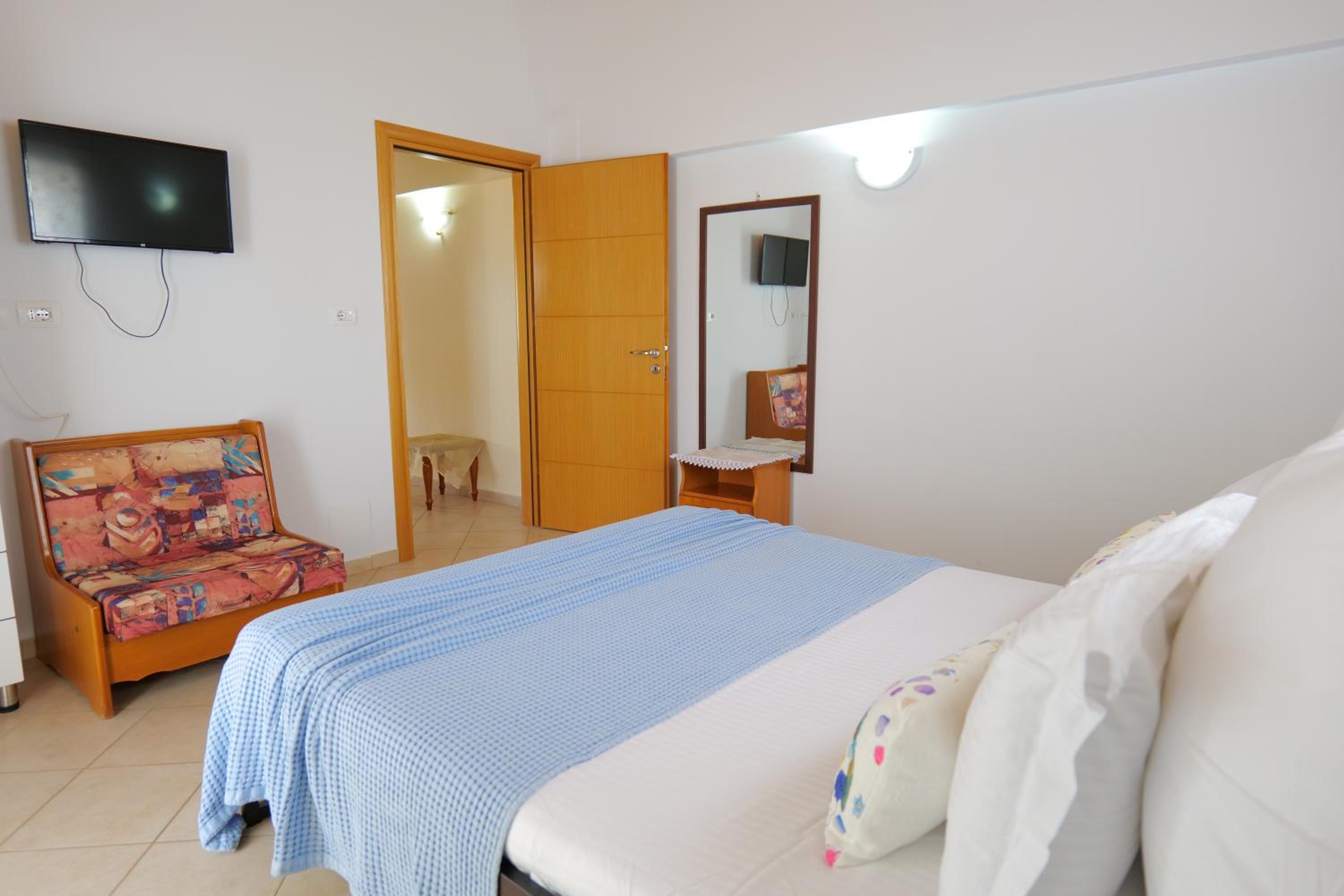 Kristal Apartments