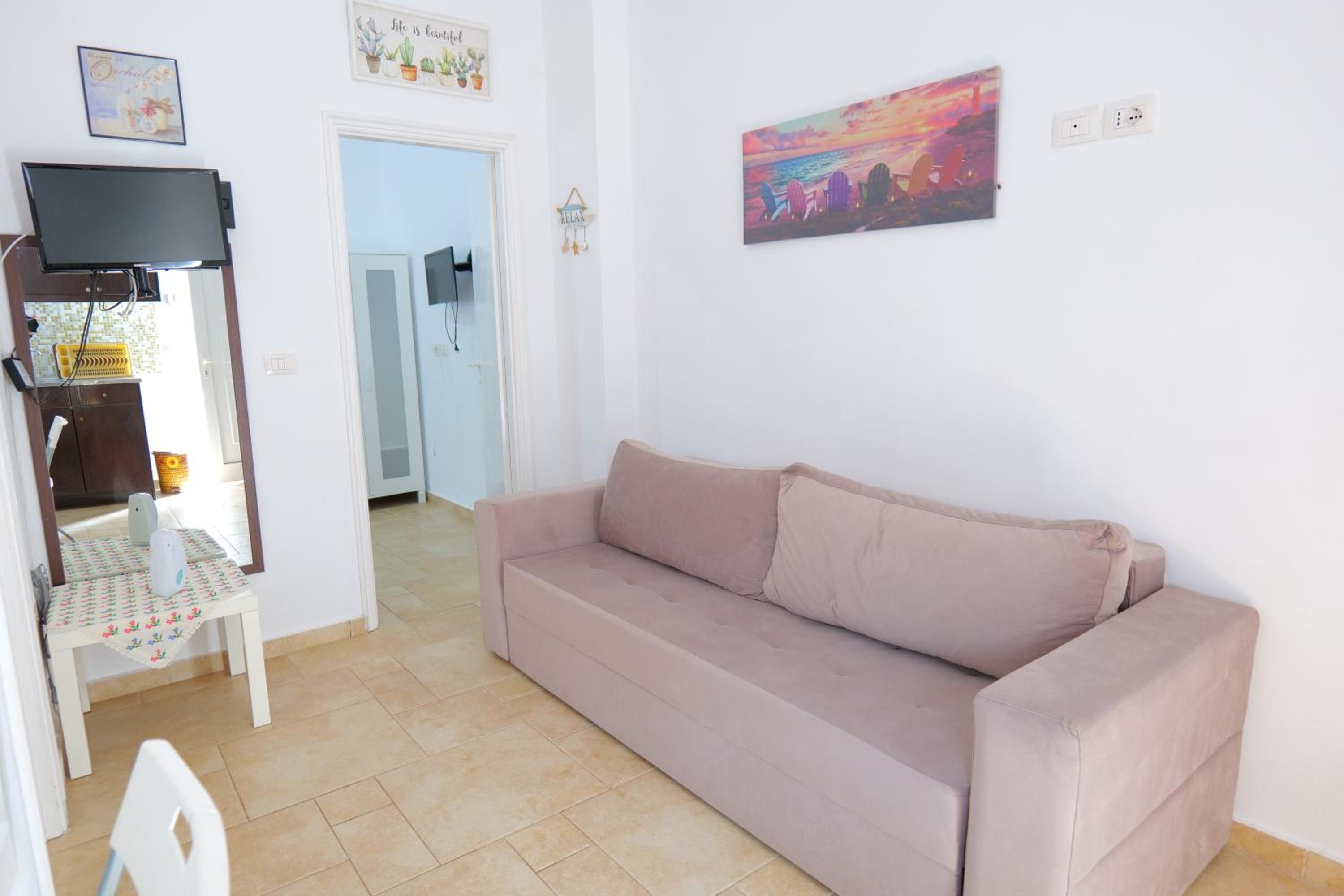 Kristal Apartments