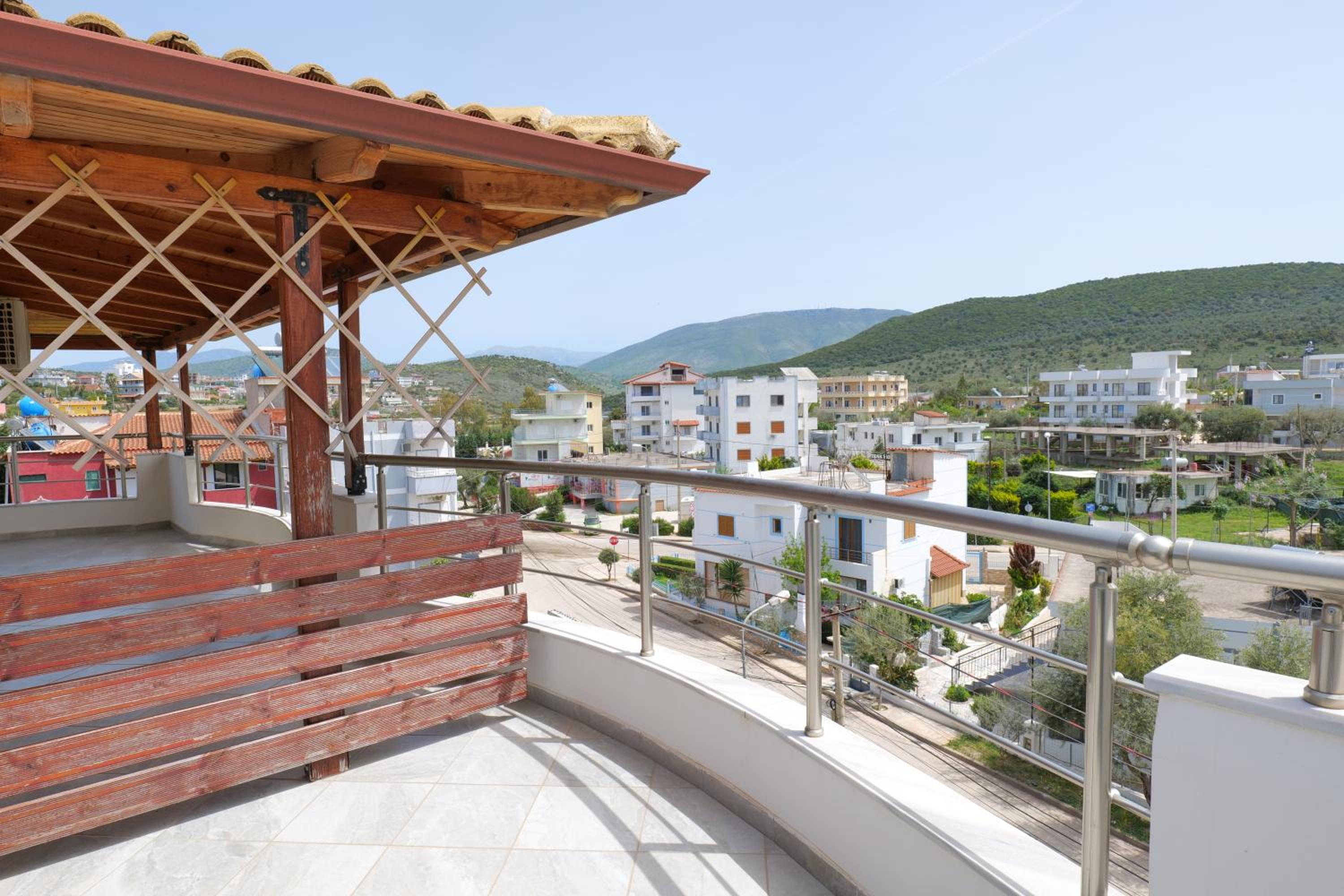 Kristal Apartments