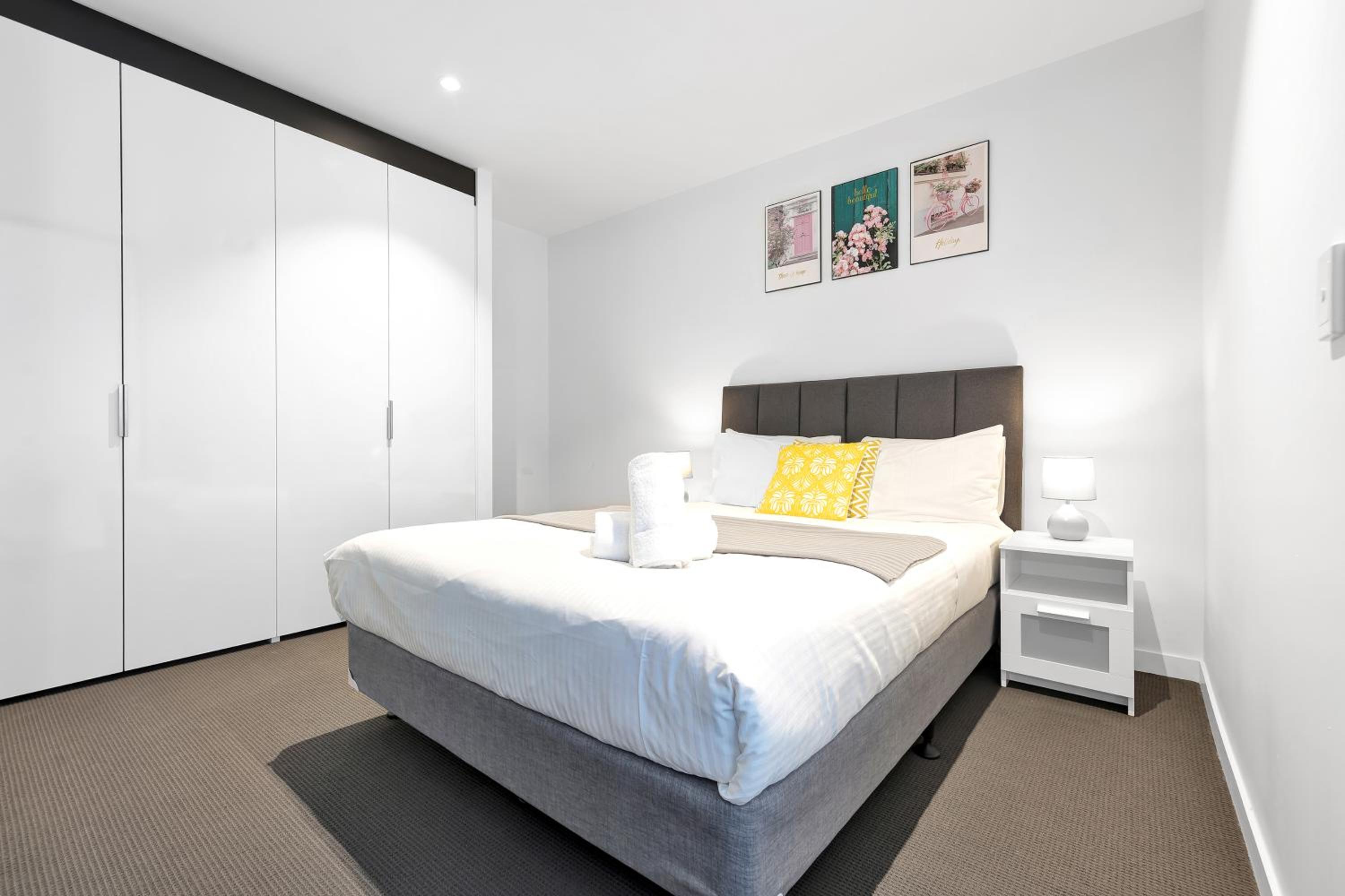 EPORO Tower Modern Apartments Melbourne Central CBD