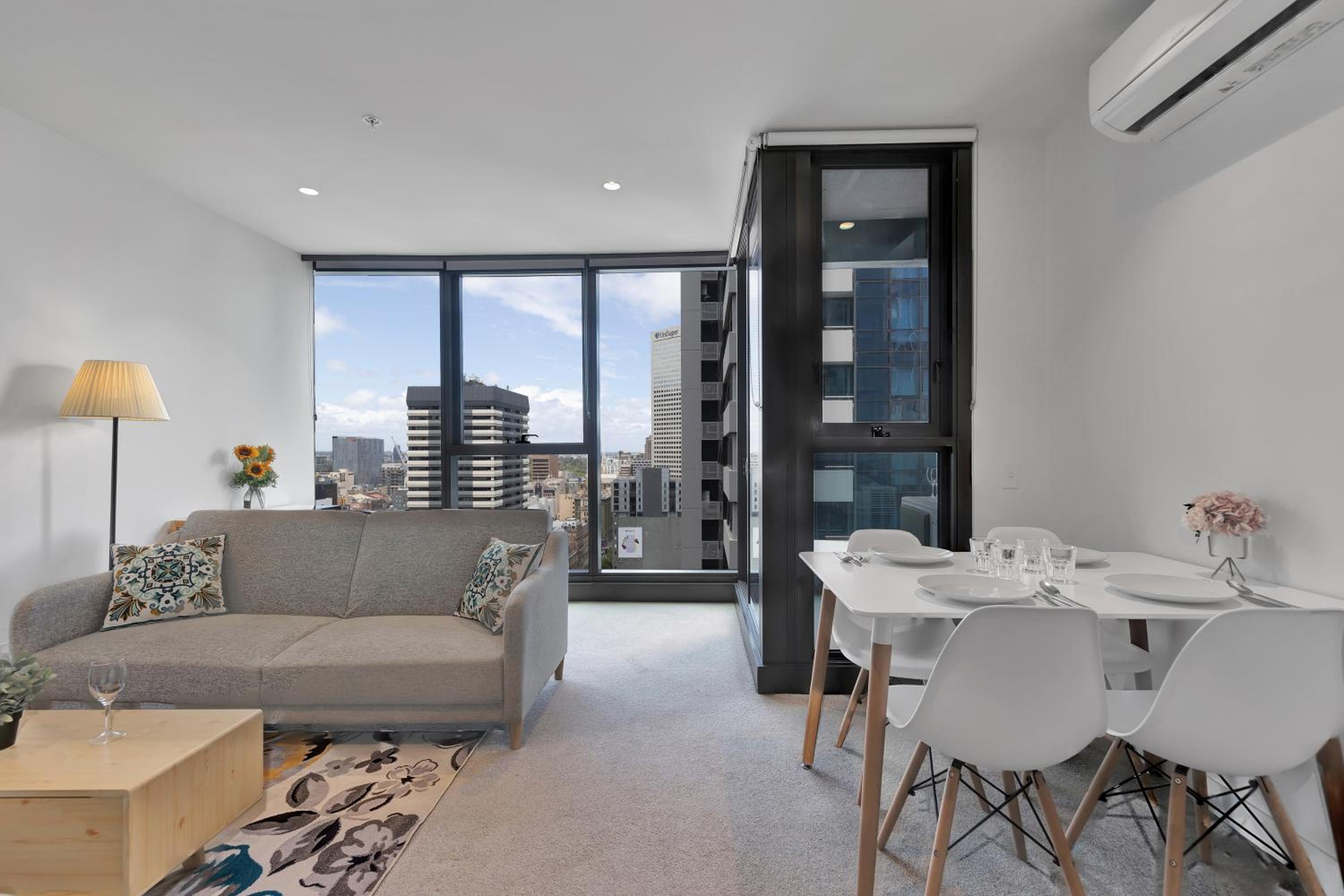 EPORO Tower Modern Apartments Melbourne Central CBD