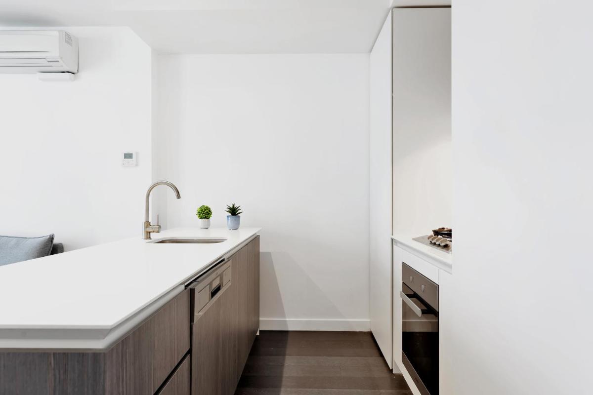 EQ Tower Modern Apartments Melbourne Central CBD