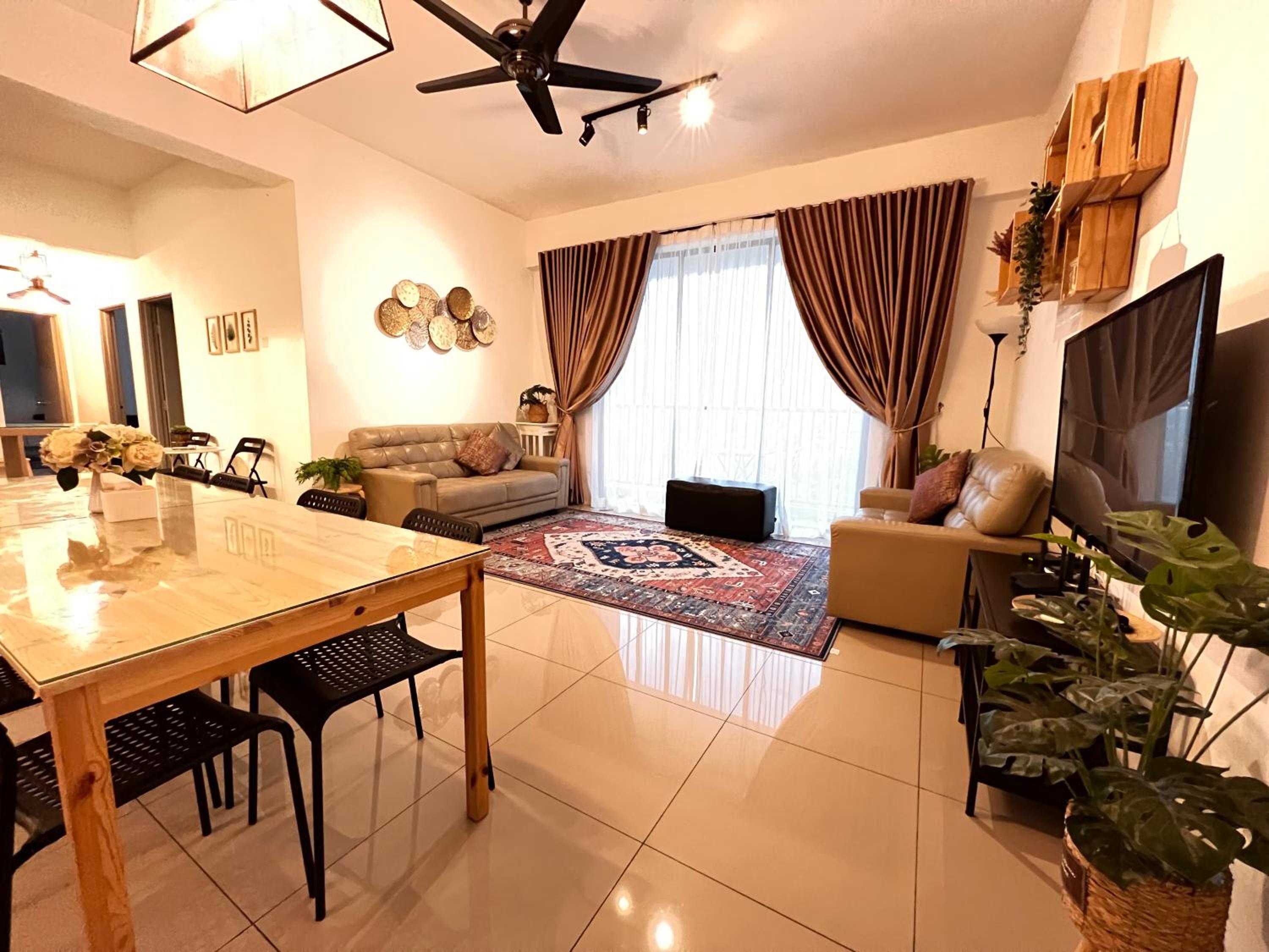 Hotel Casa Rarisa FEEL LIKE HOME Ipoh Meru Casa Kayangan Apartment Los t World Of Tambun & Casuarina - Pool View - Image 1