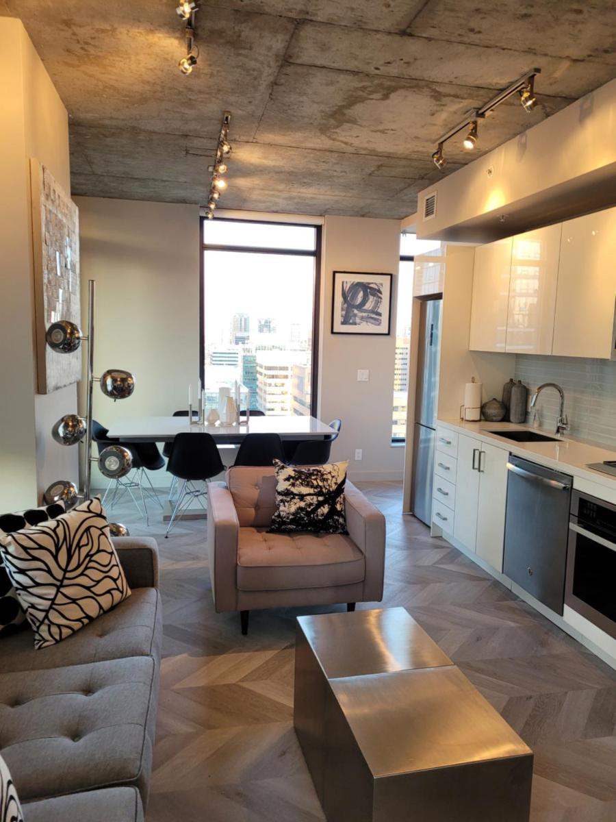 Downtown Paradise - 2 beds, 2 baths with Pool view 5