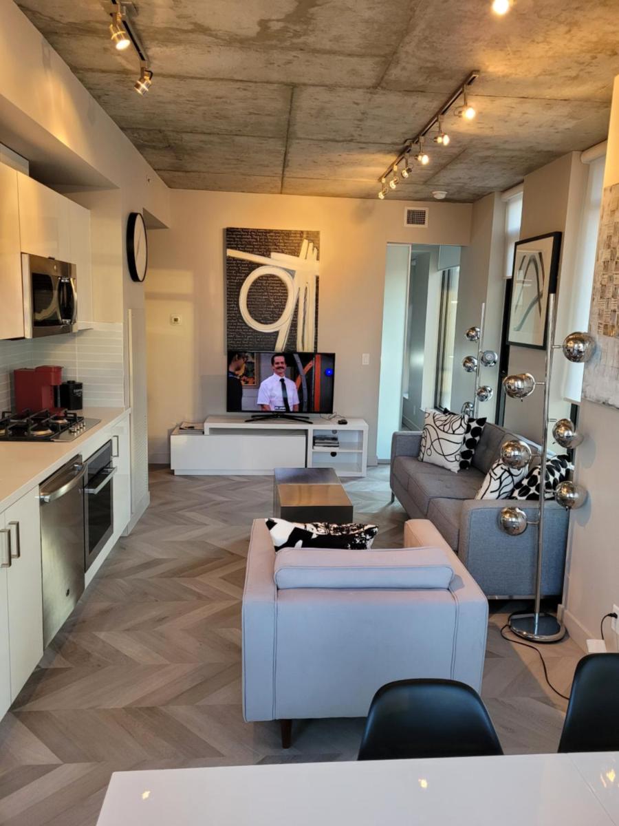 Downtown Paradise - 2 beds, 2 baths with Pool view 3