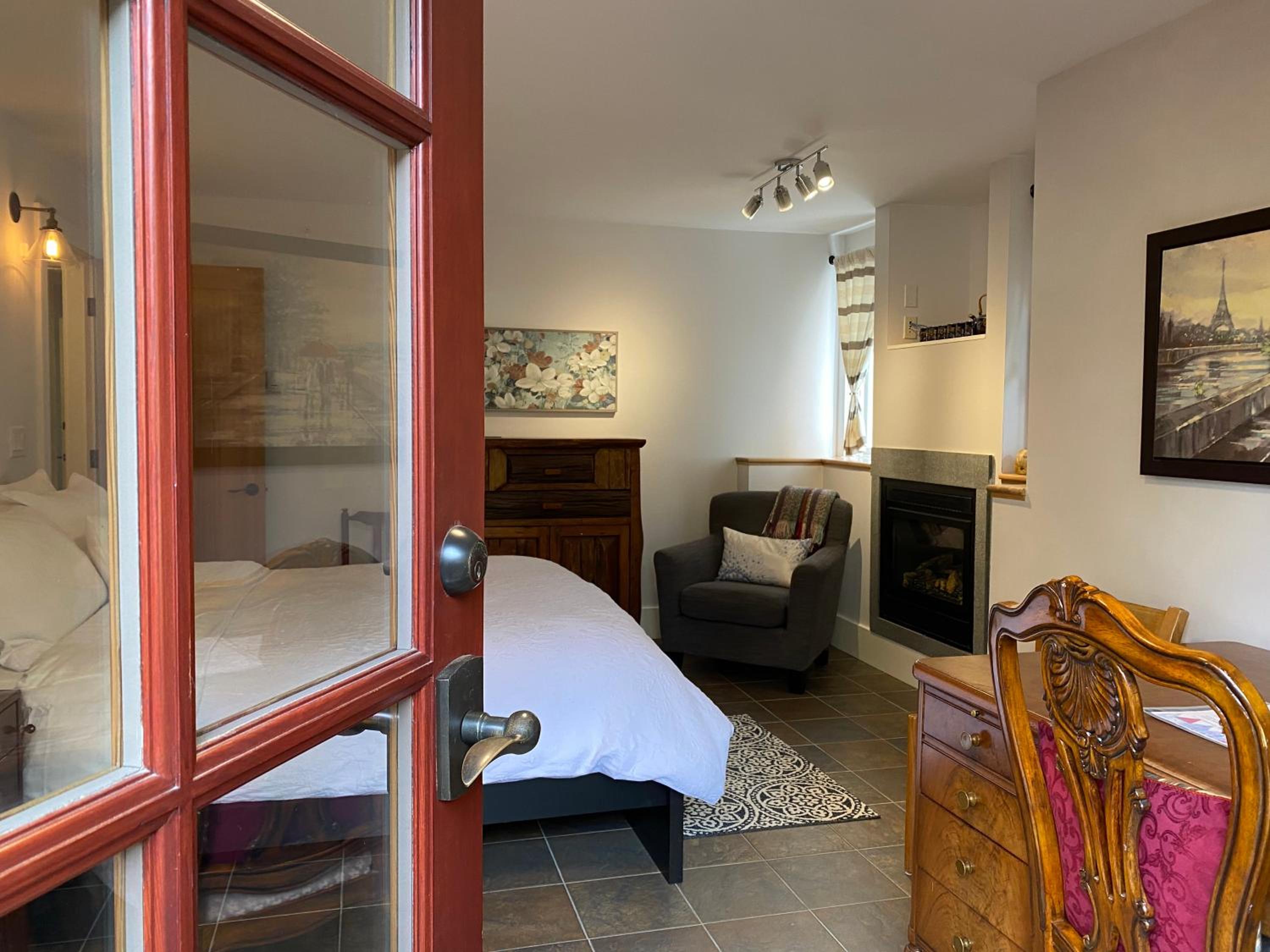 Beautiful, Quiet 3BR in Posh Kitsilano view 5