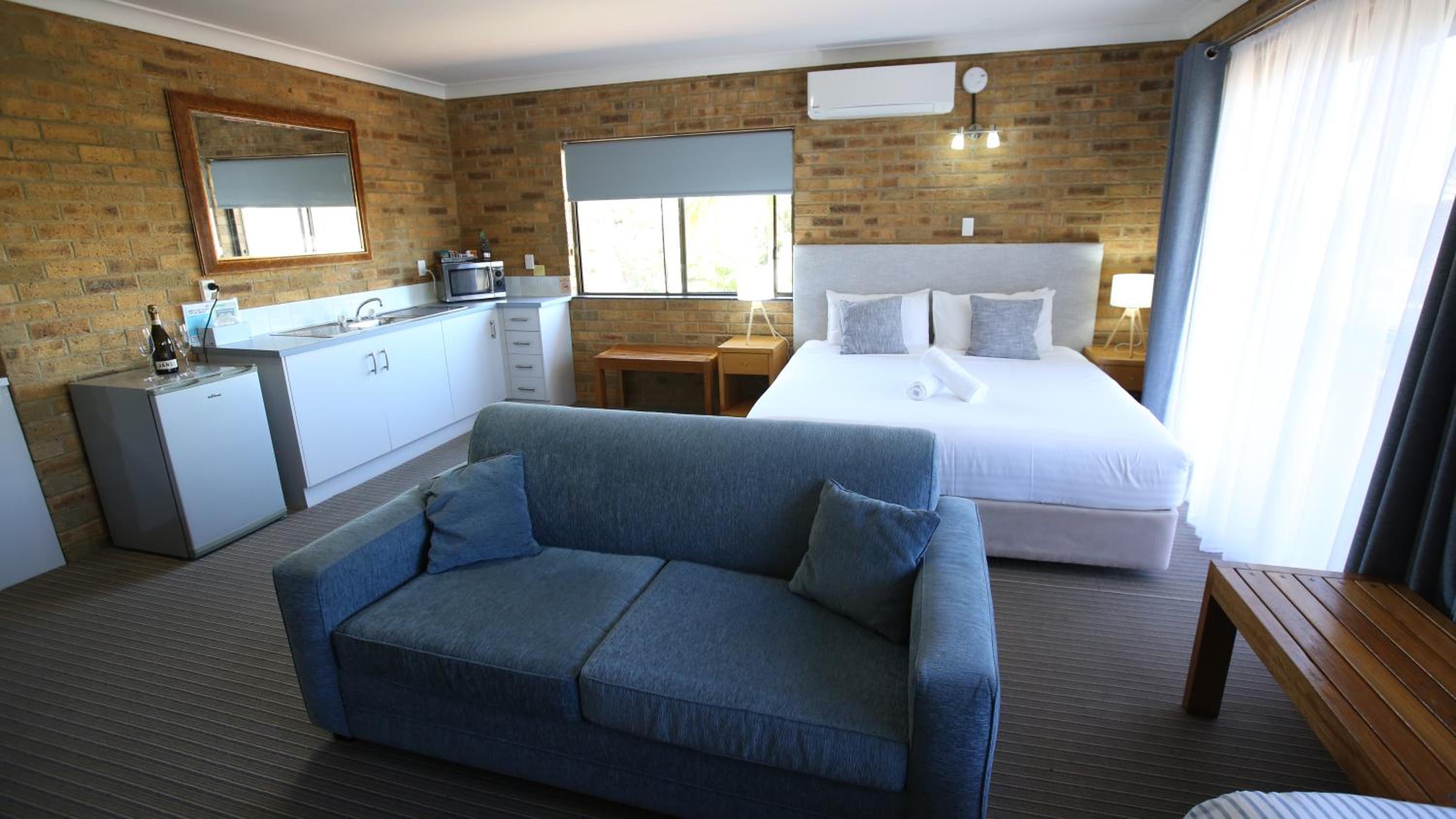 Hawks Nest Motel