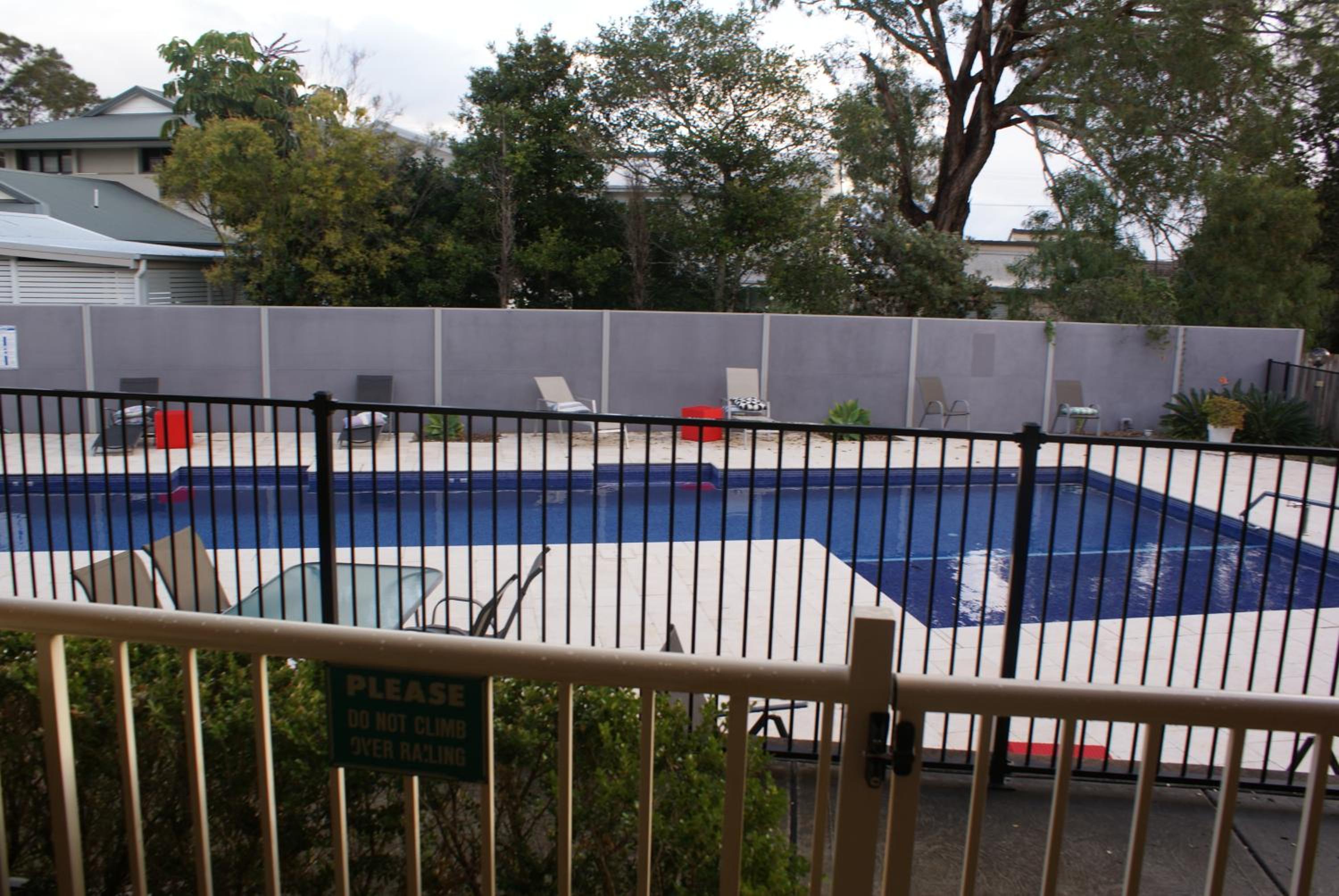 Hawks Nest Motel