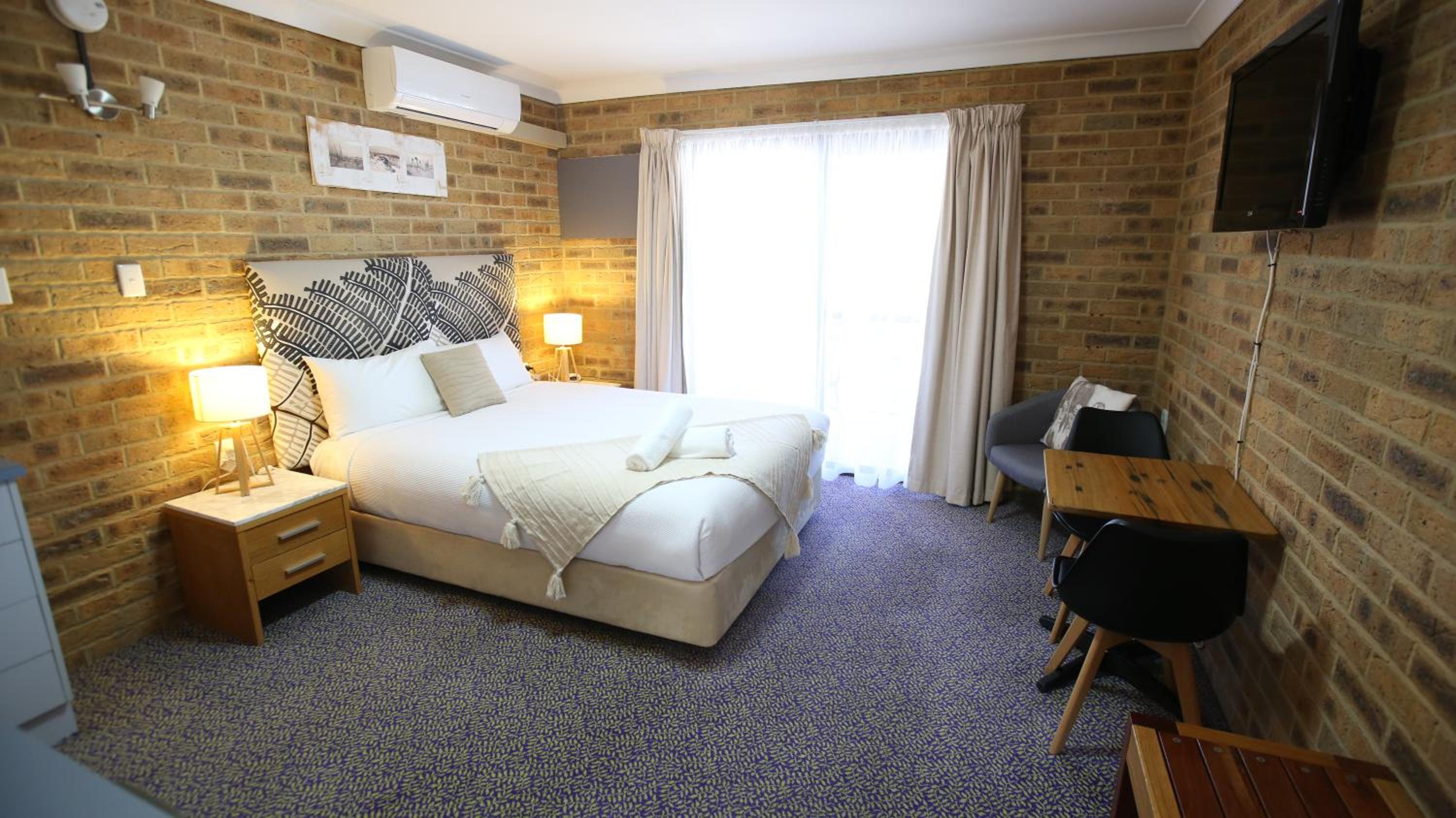 Hawks Nest Motel