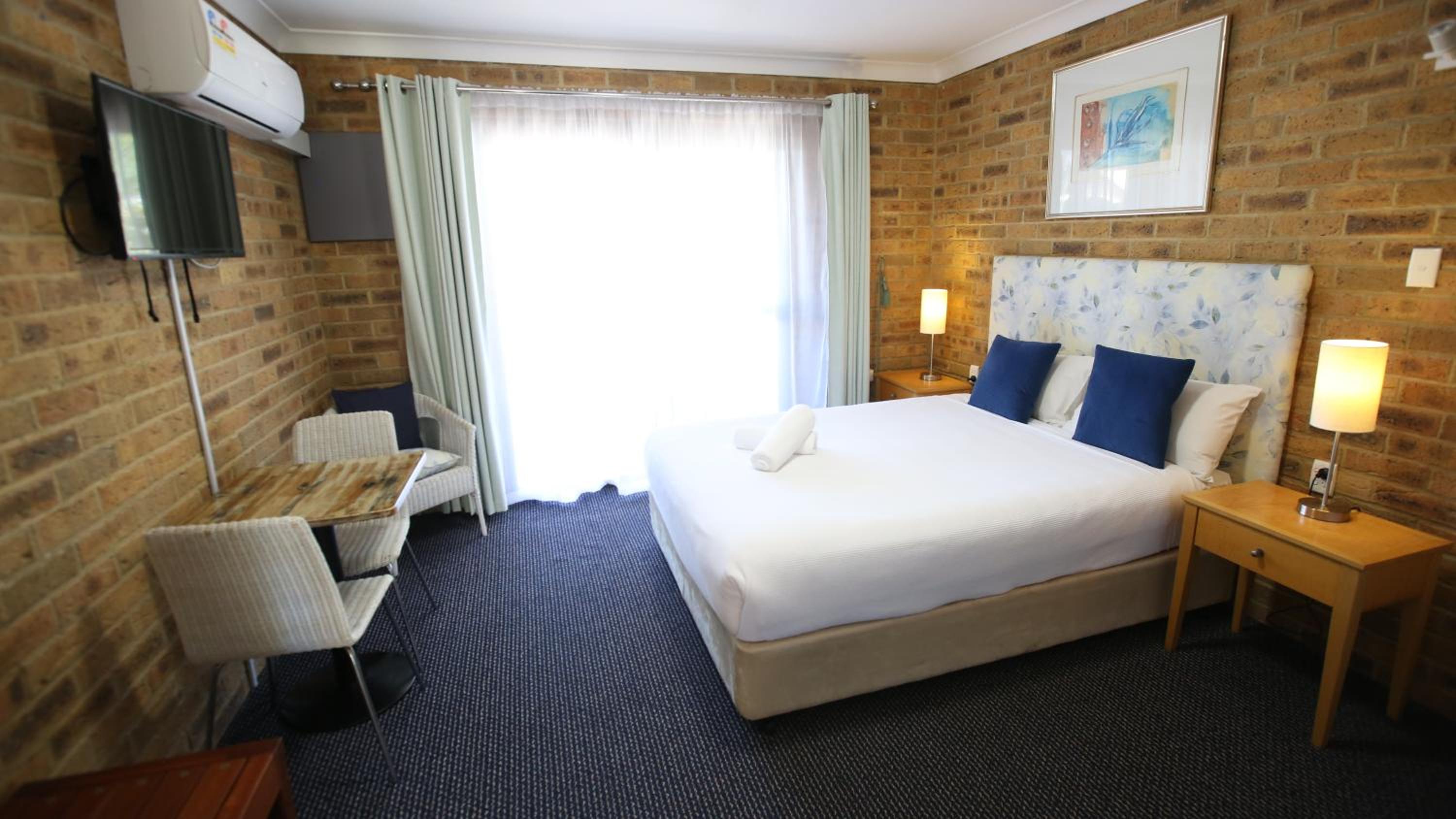 Hawks Nest Motel