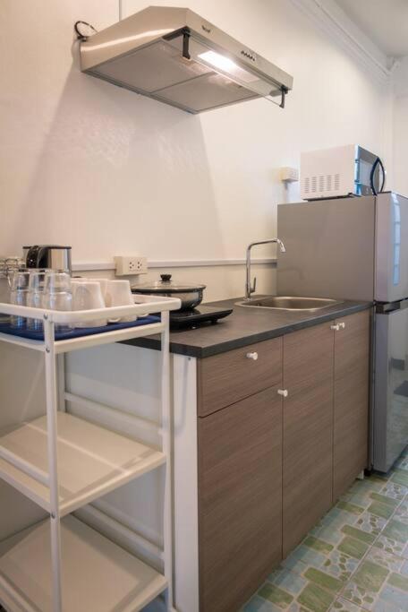 T4 Two Bedrooms Full Kitchen/1 Min to BTS