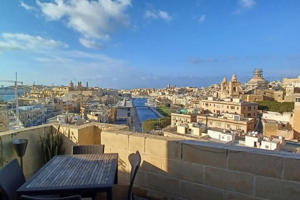 The View penthouse photo 3