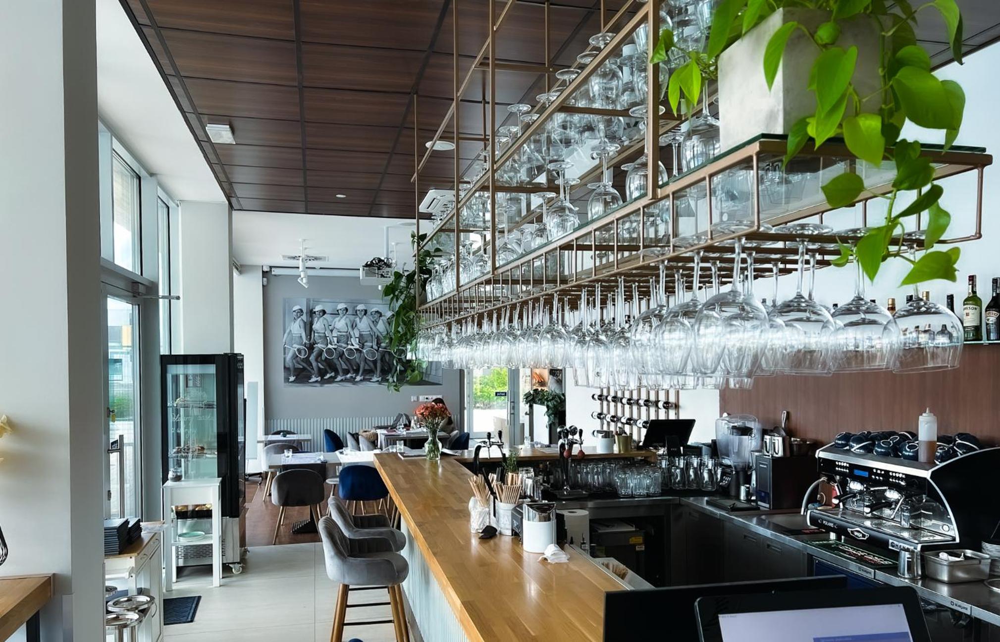 bar