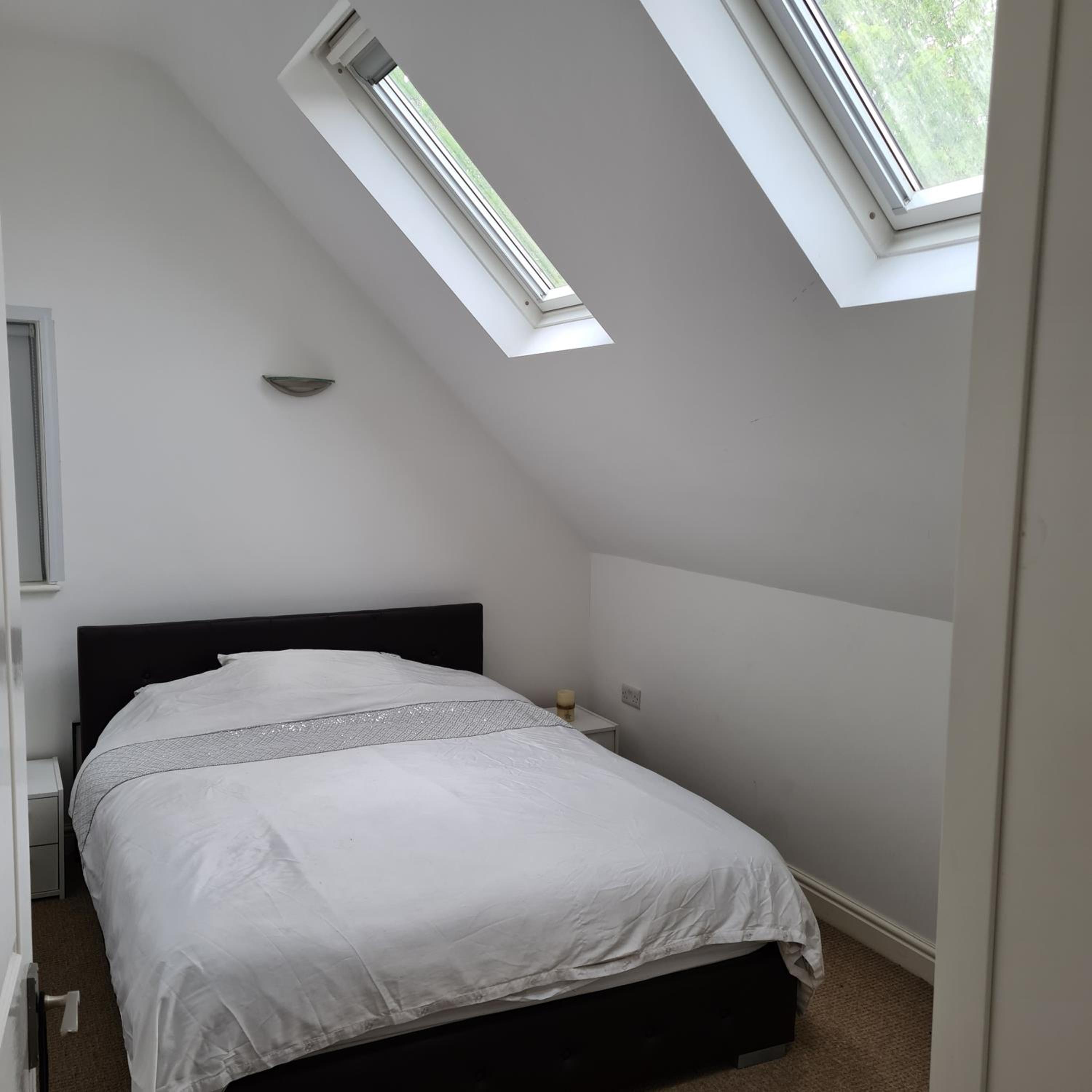 2-Bed Loft Apartment for 5ppl with private parking view 4