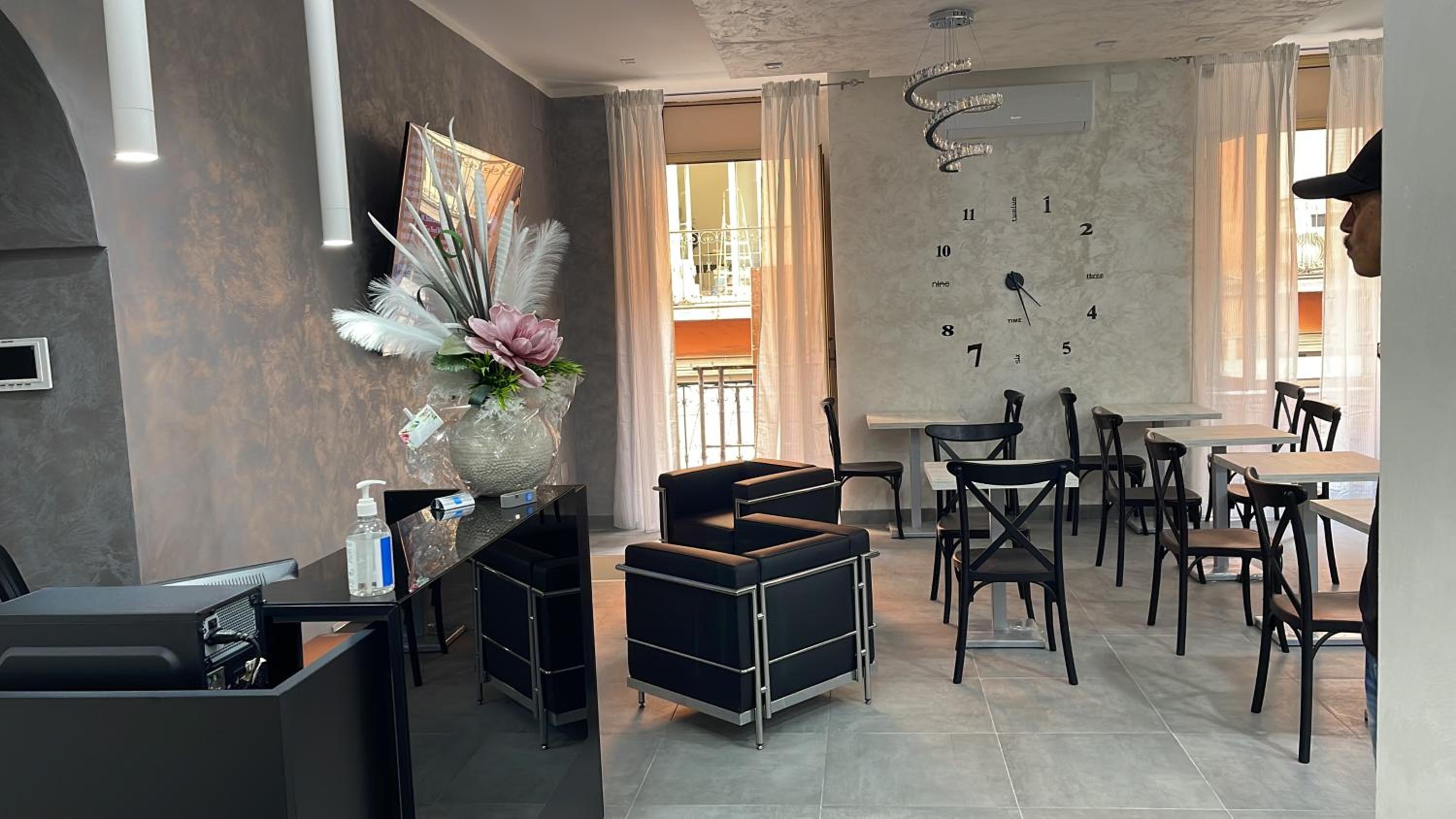 Hotel Poker - Image 1