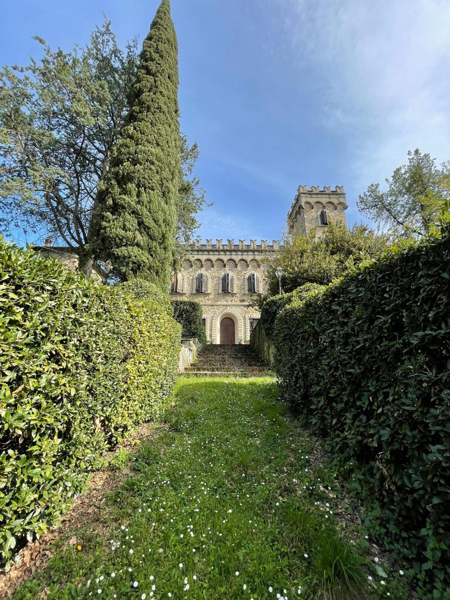 CASA LA TORRE un castello alle porte di Firenze