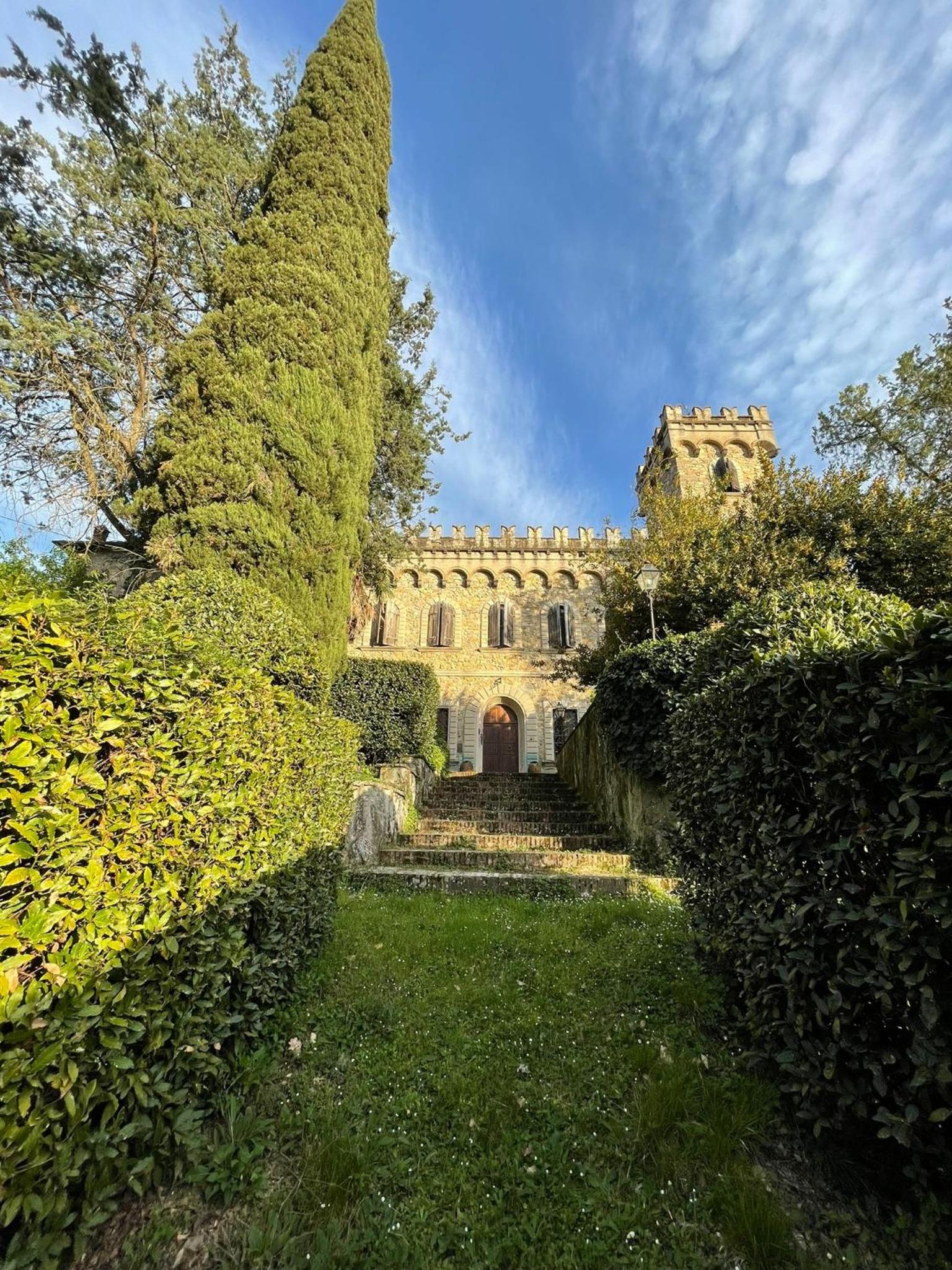 CASA LA TORRE un castello alle porte di Firenze