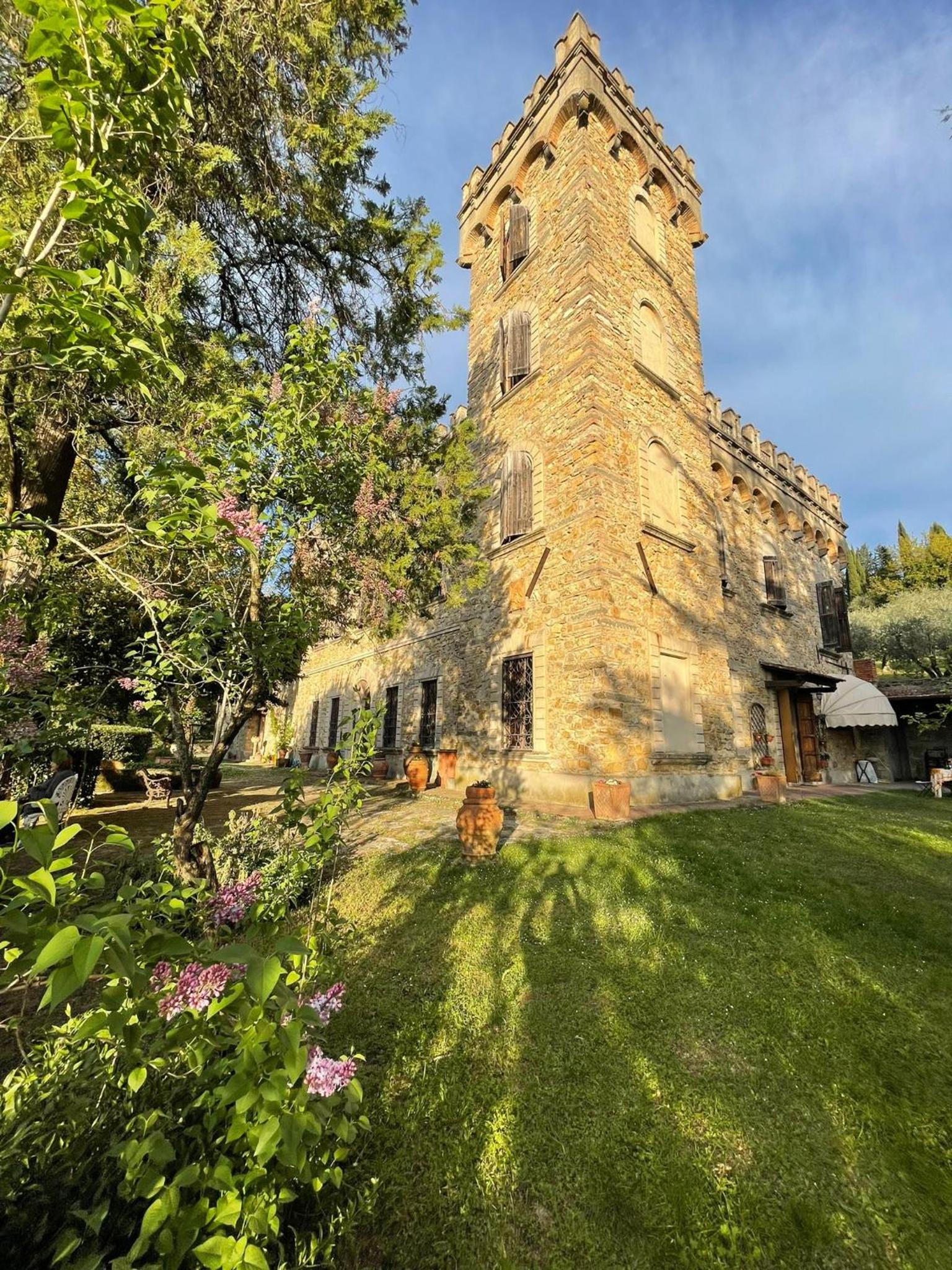CASA LA TORRE un castello alle porte di Firenze