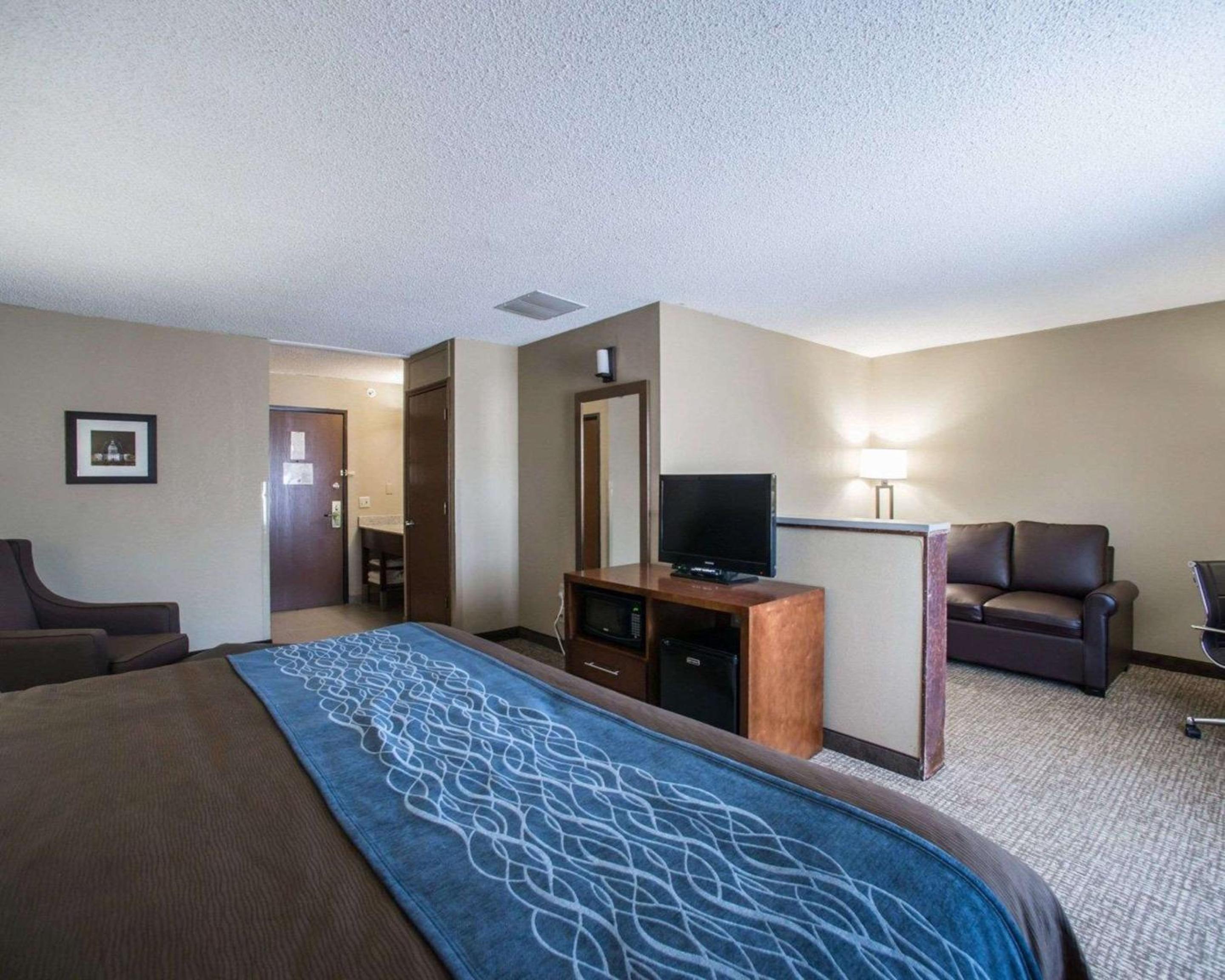 Comfort Inn Suites St Louis-Hazelwood - Property Image 33