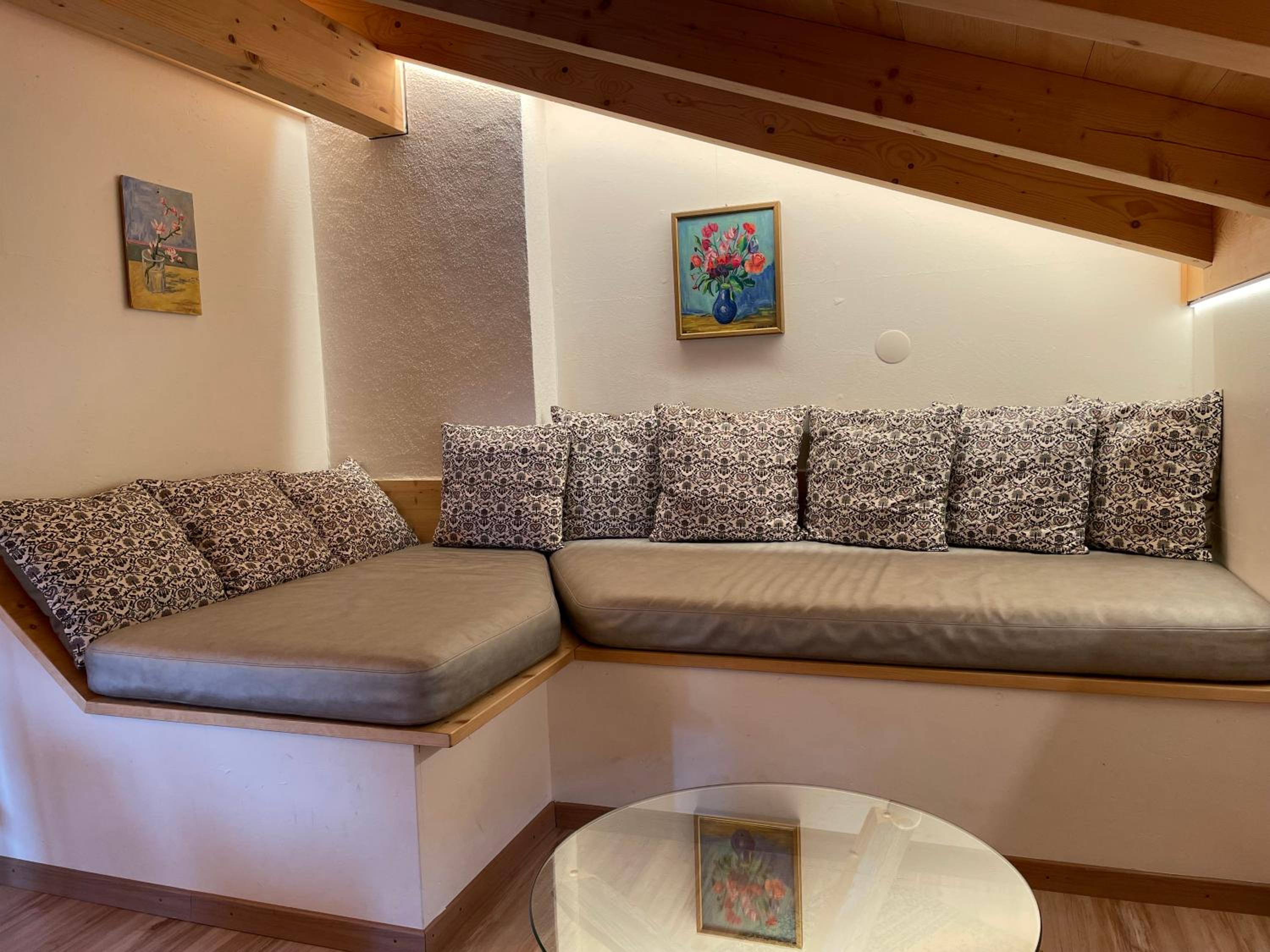 Alpenchalet Weidhaus Gstaad - Dachwohnung - Studio - Stockbettzimmer