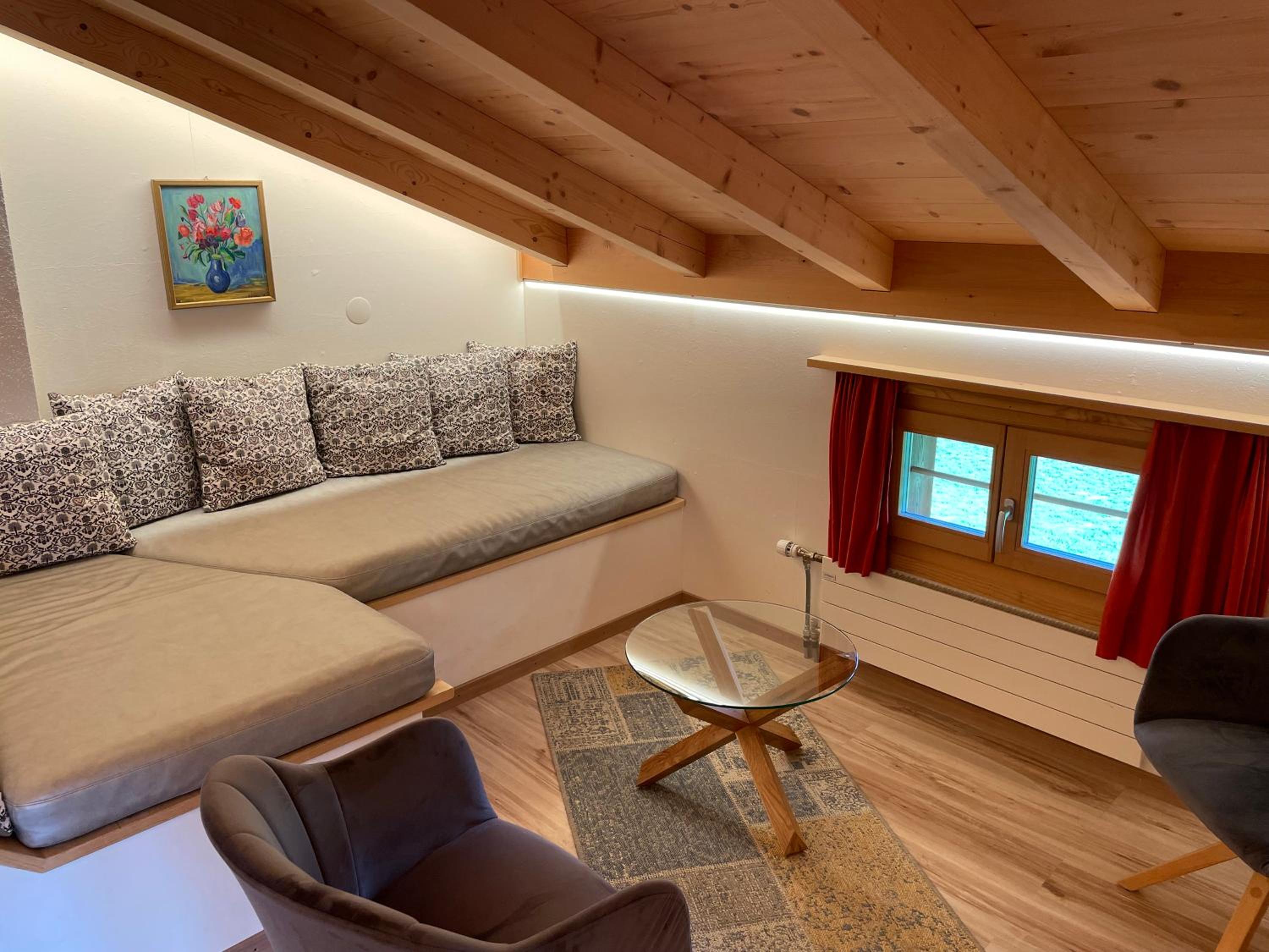 Alpenchalet Weidhaus Gstaad - Dachwohnung - Studio - Stockbettzimmer
