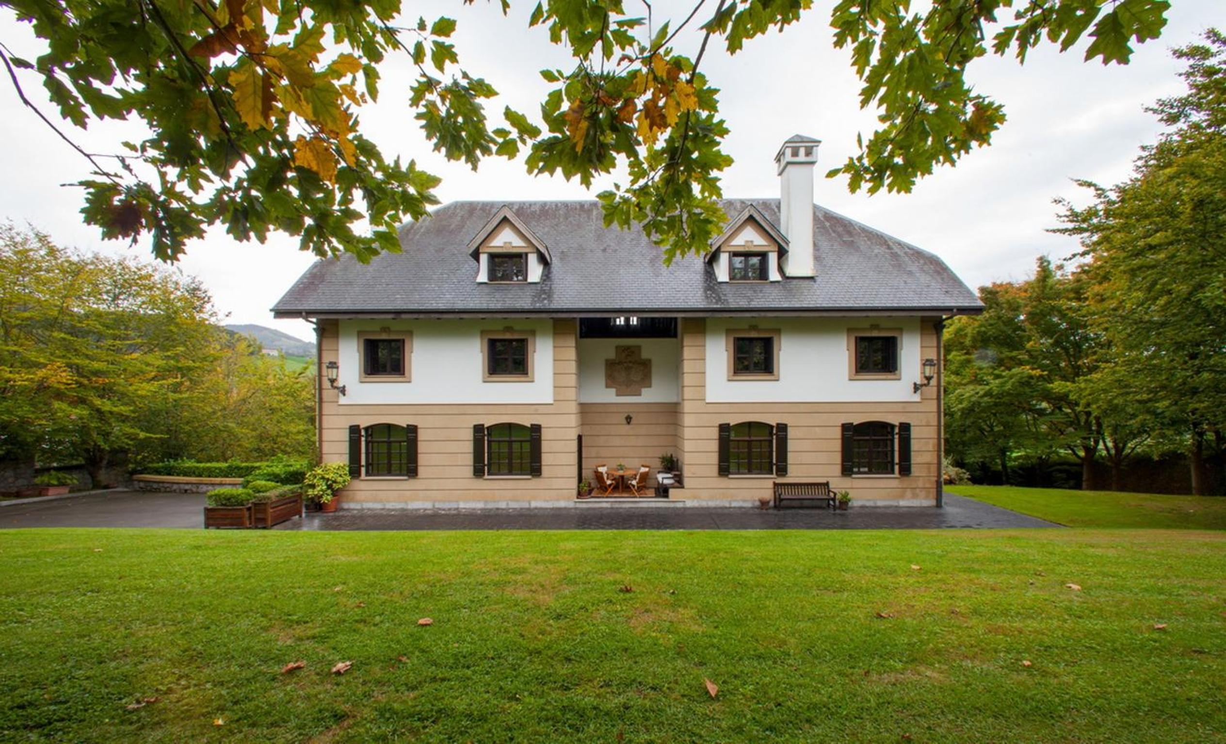 Family Home in Oiartzun with Mountain View