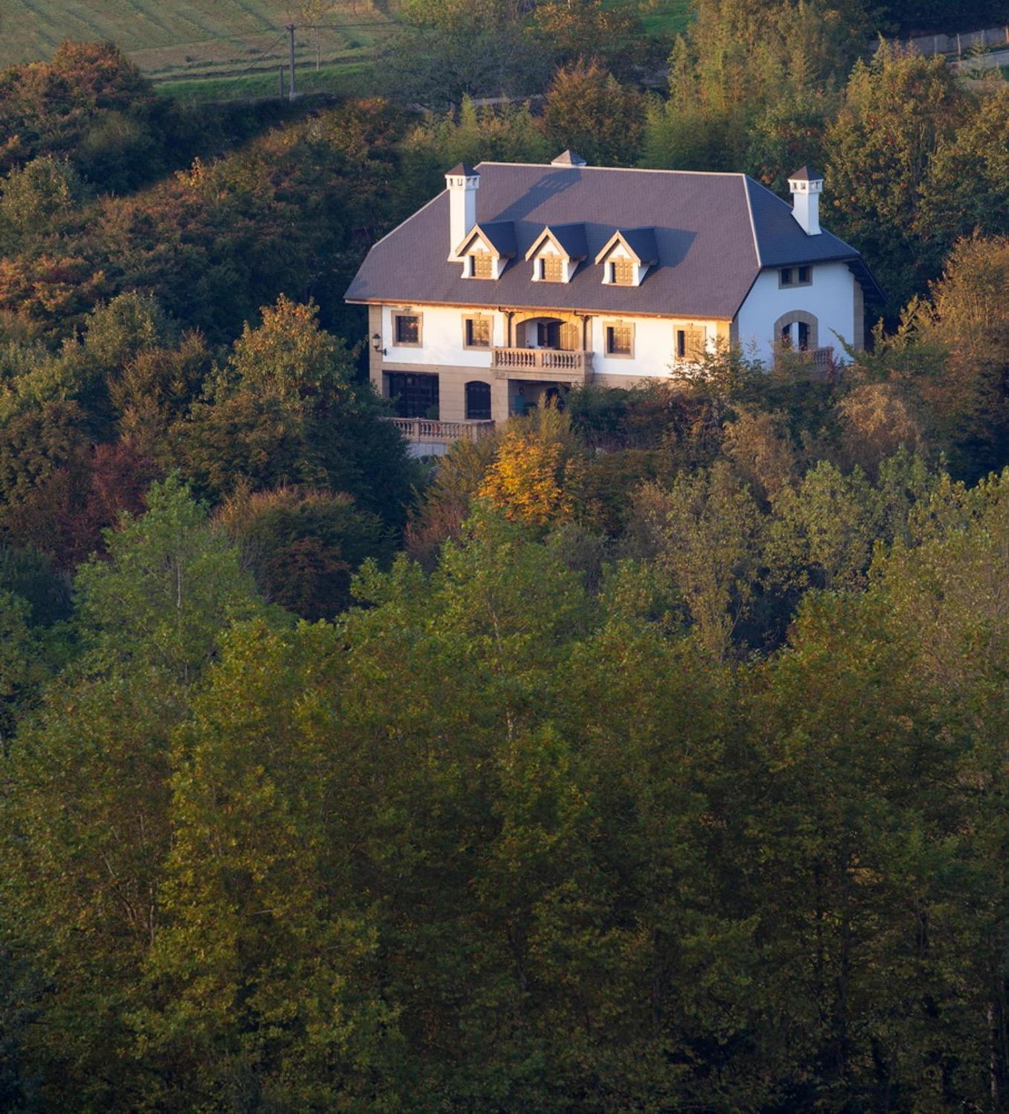 Family Home in Oiartzun with Mountain View