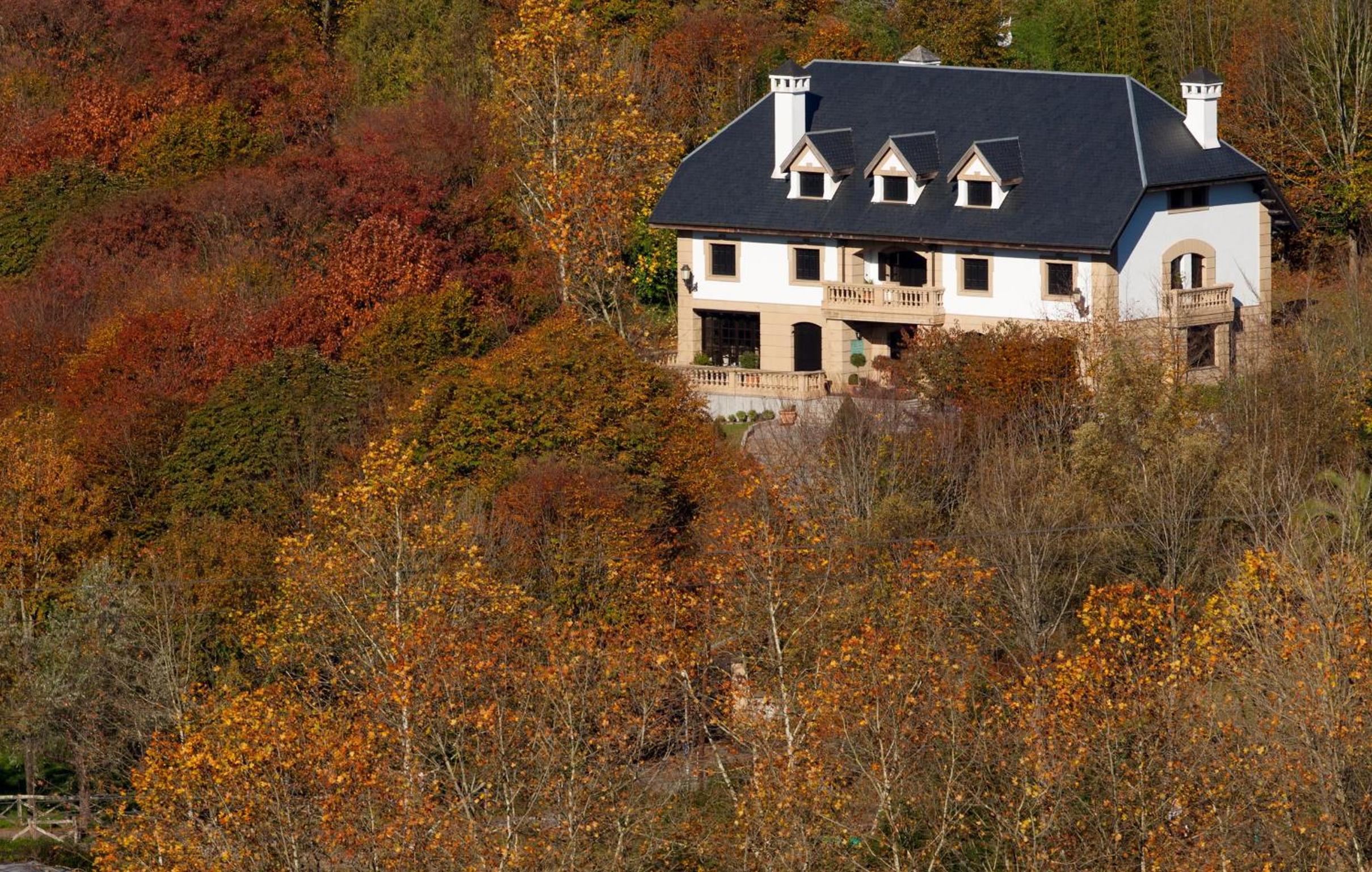 Family Home in Oiartzun with Mountain View
