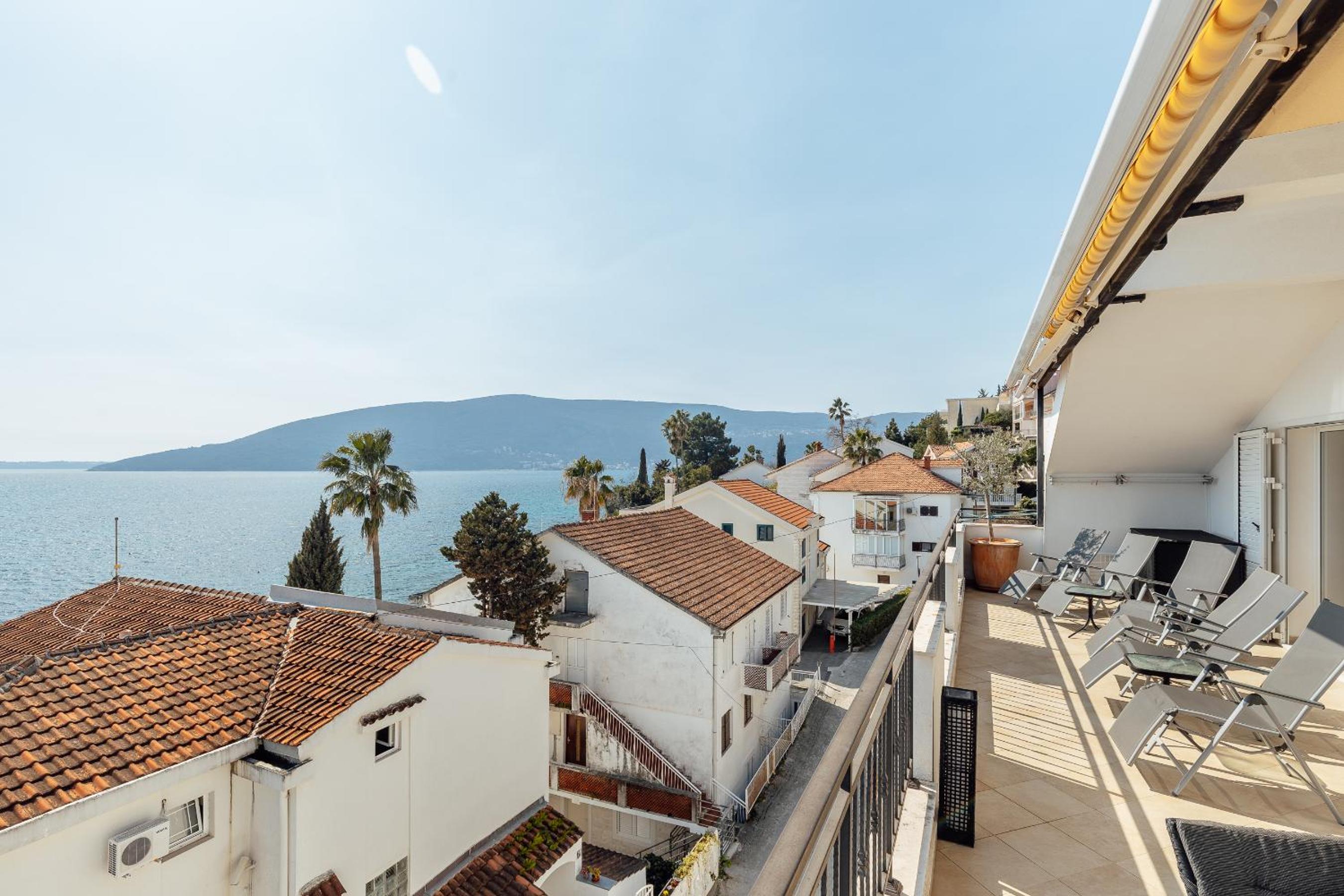 Apartment Penthouse Savina view 3