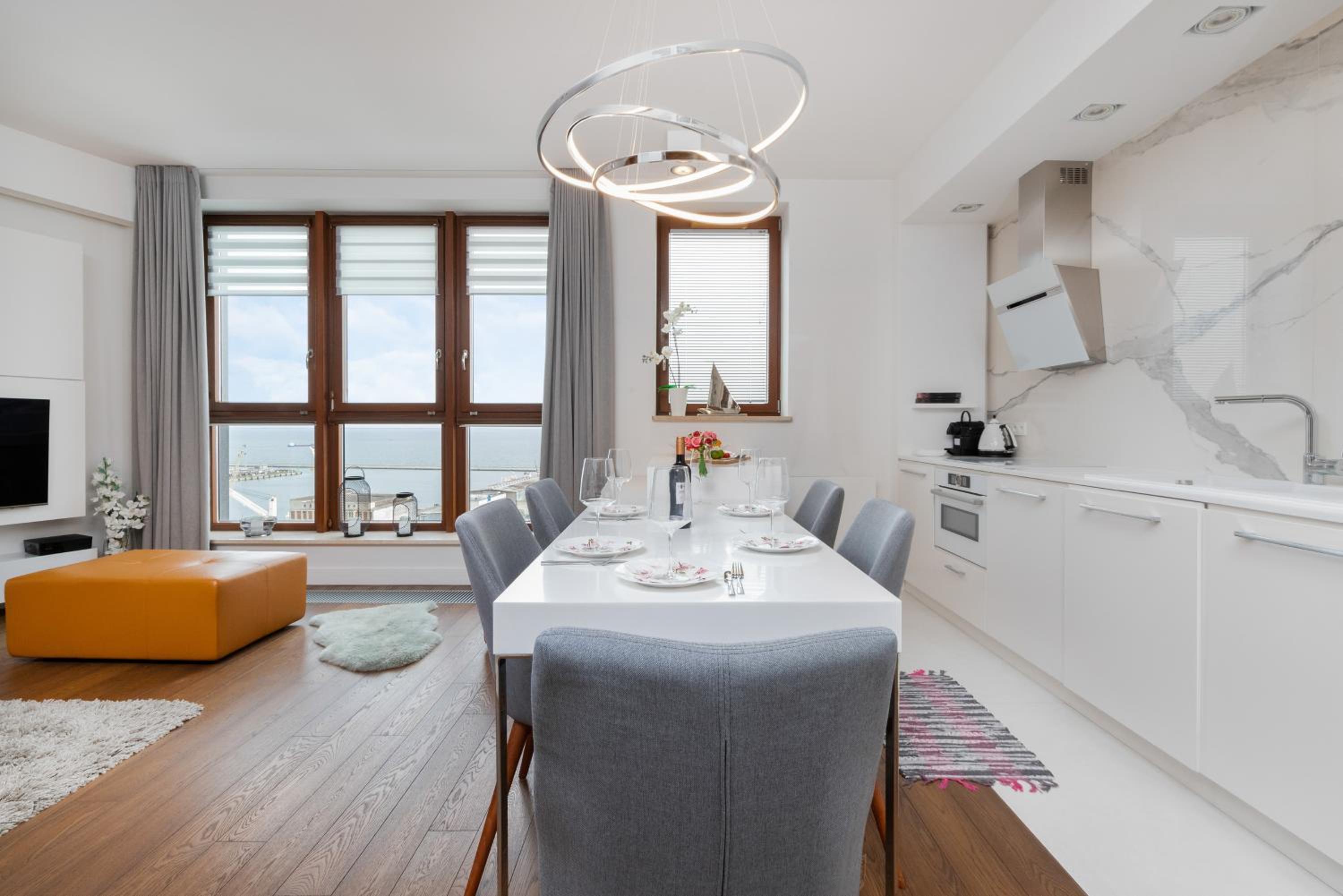 Sea Towers 15th floor Apartment with Sea View by Renters Prestige view 3