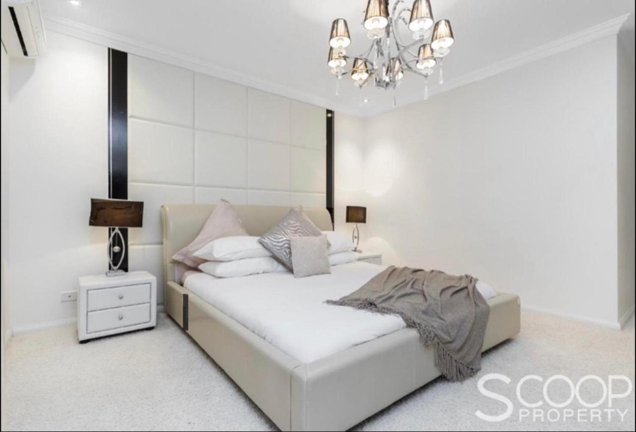 Luxury Villa W Pool & Spa 5 BEDROOMS