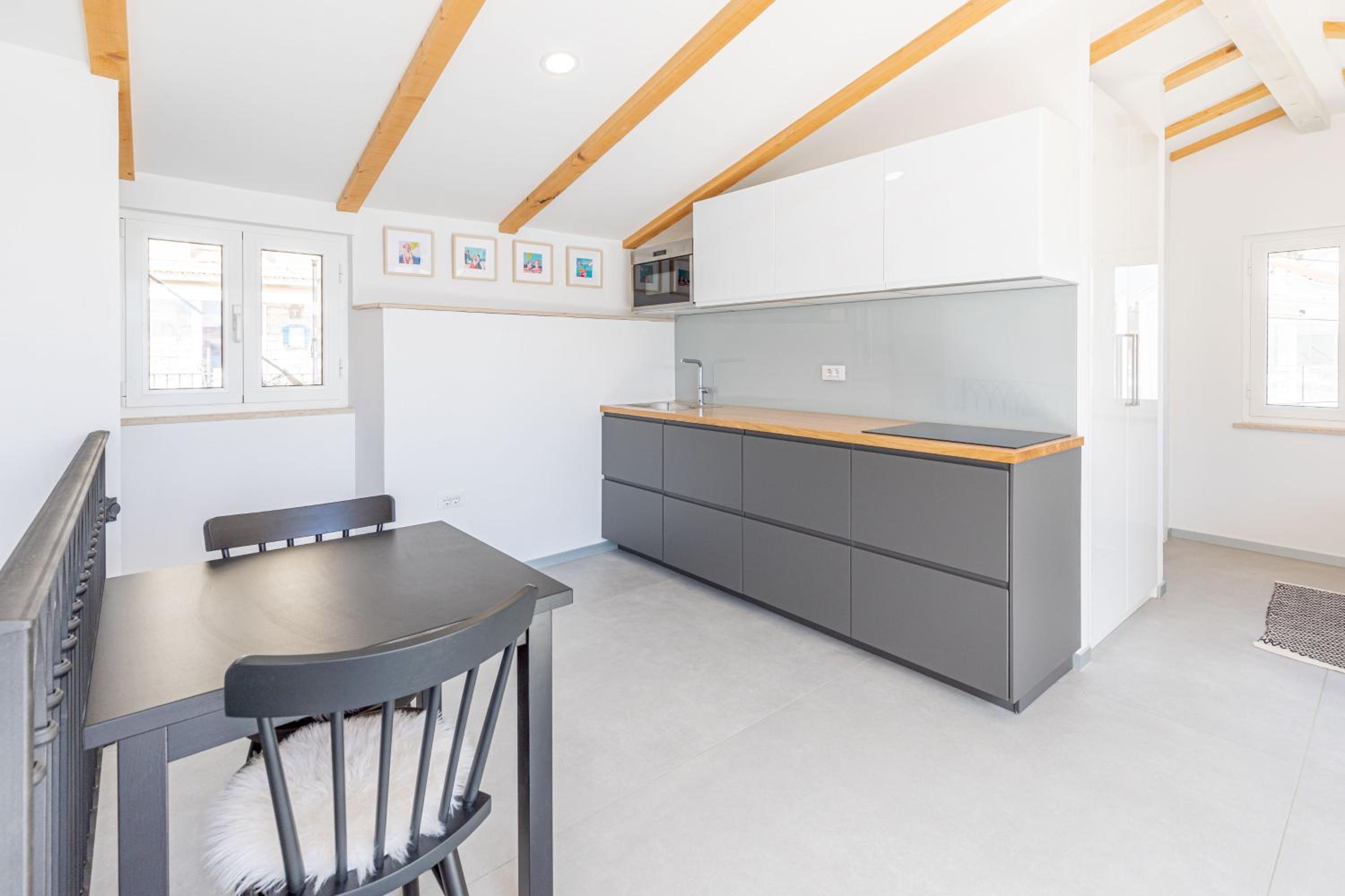 Seafront Baska Apartment
