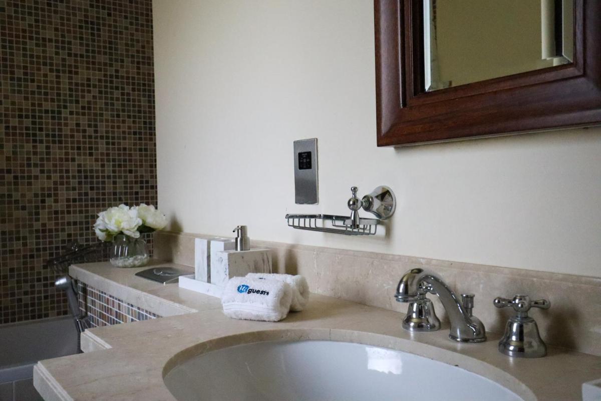 HiGuests - Charming Apt With Private Balcony Near Dubai Mall