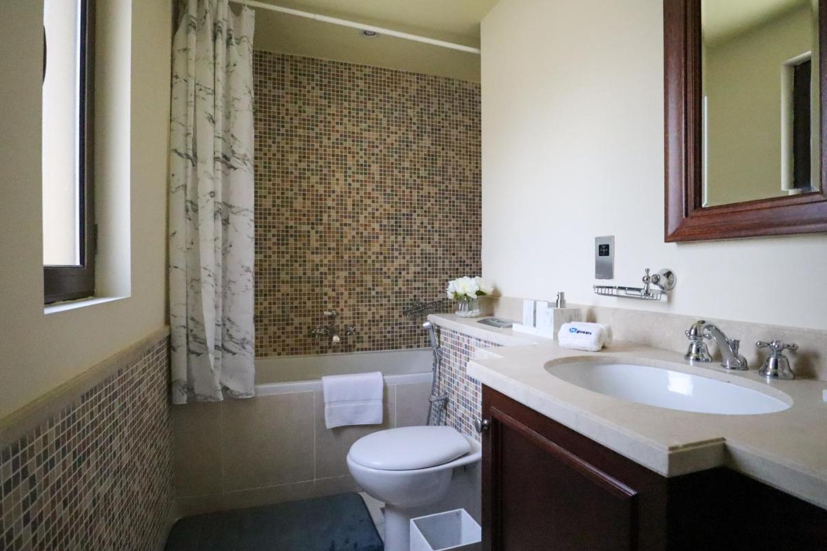 HiGuests - Charming Apt With Private Balcony Near Dubai Mall