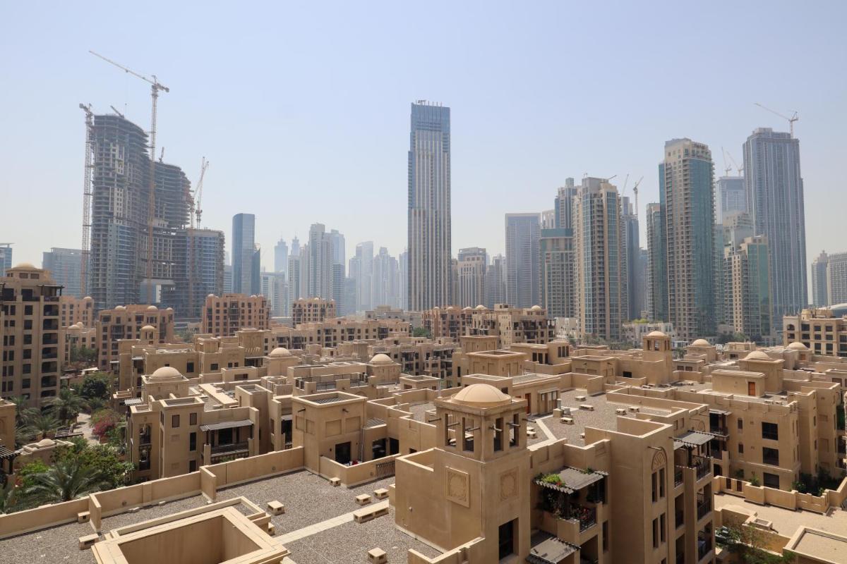 HiGuests - Charming Apt With Private Balcony Near Dubai Mall